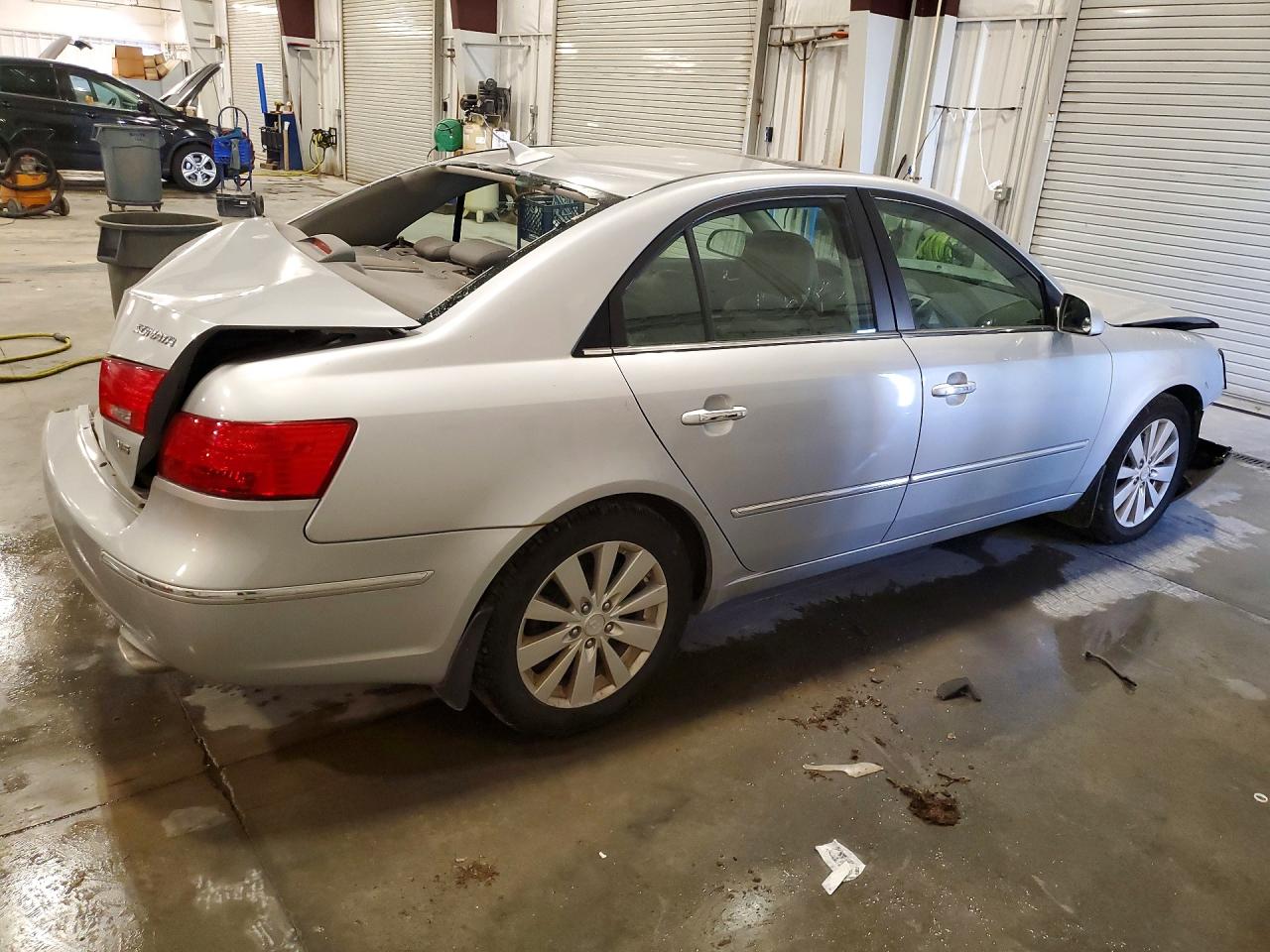 2009 Hyundai Sonata Silver vin: 5NPEU46FX9H551419