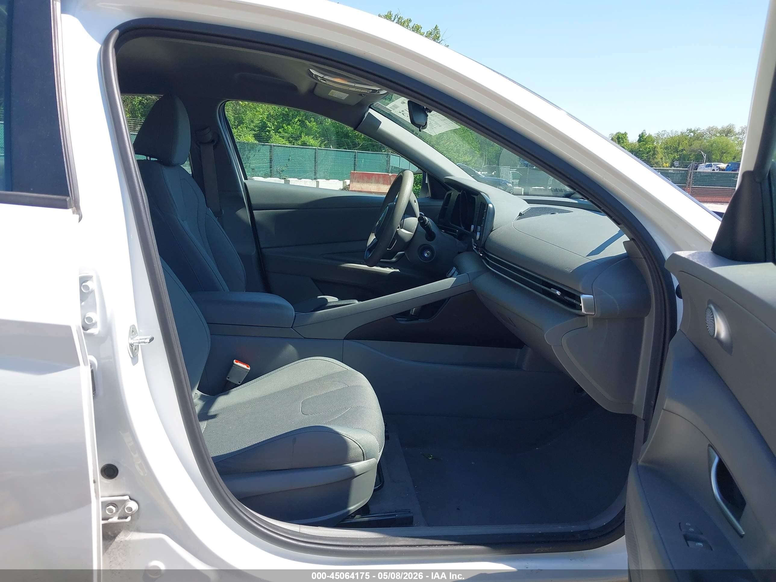 2023 Hyundai Elantra Se Белый vin: 5NPLL4AG5PH102589
