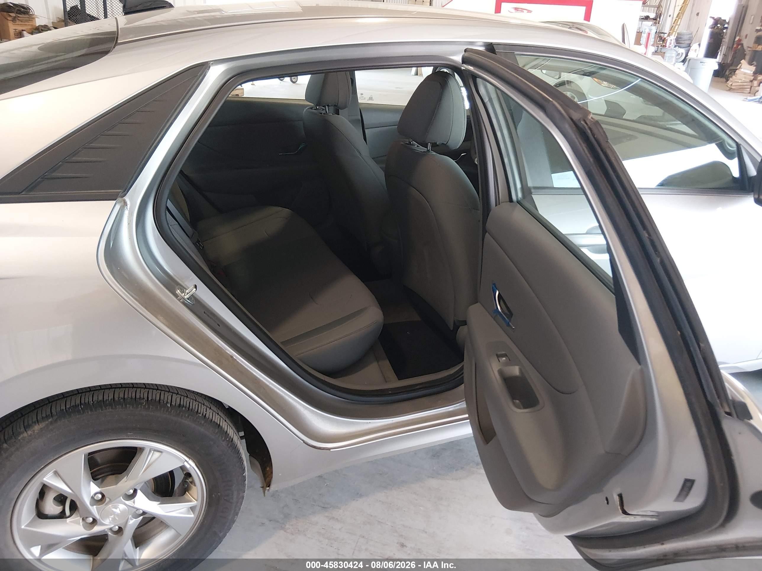 2021 Hyundai Elantra Se Silver vin: 5NPLL4AG8MH042089