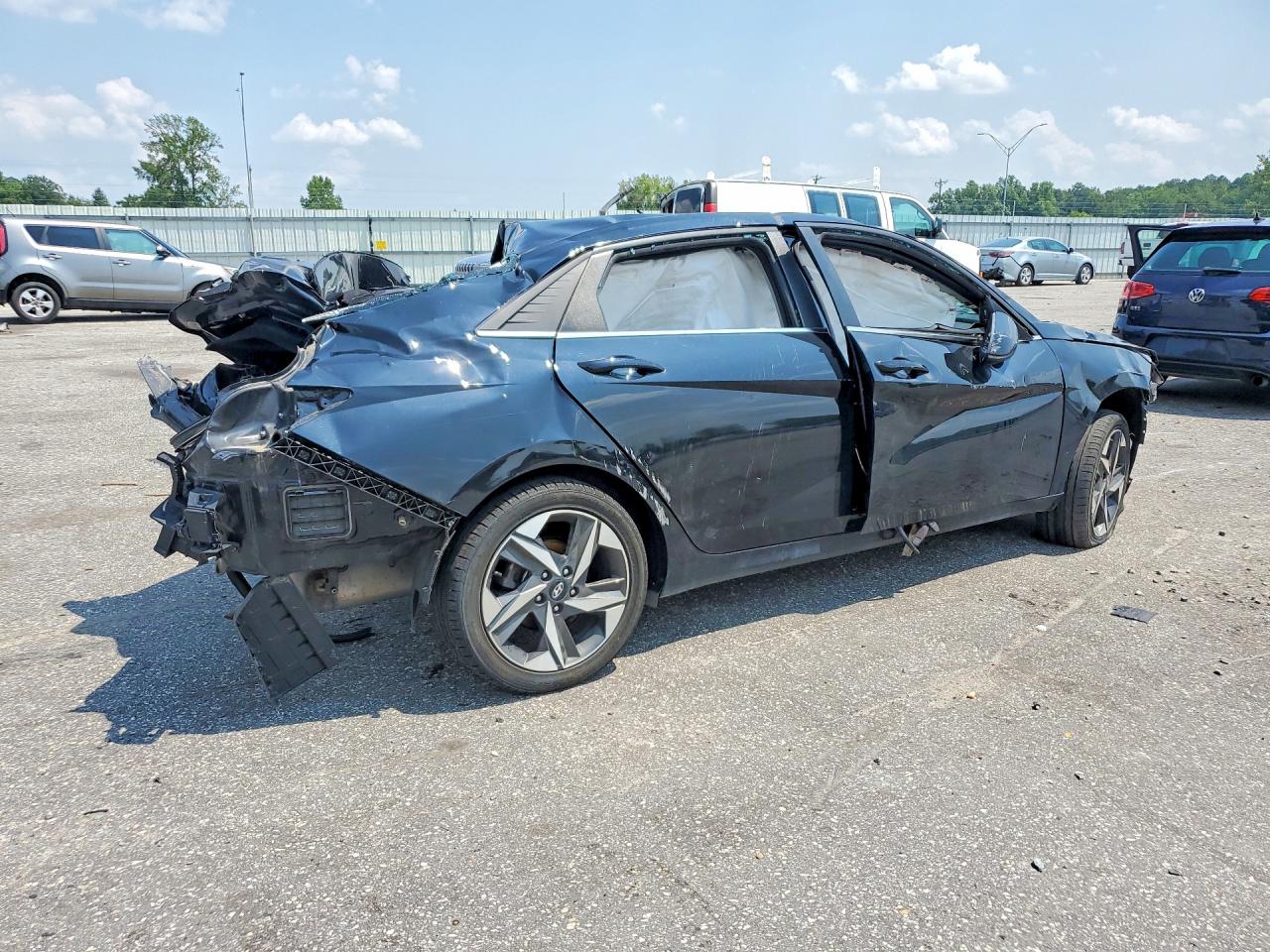 2022 Hyundai Elantra Sel Black vin: 5NPLN4AG0NH069668