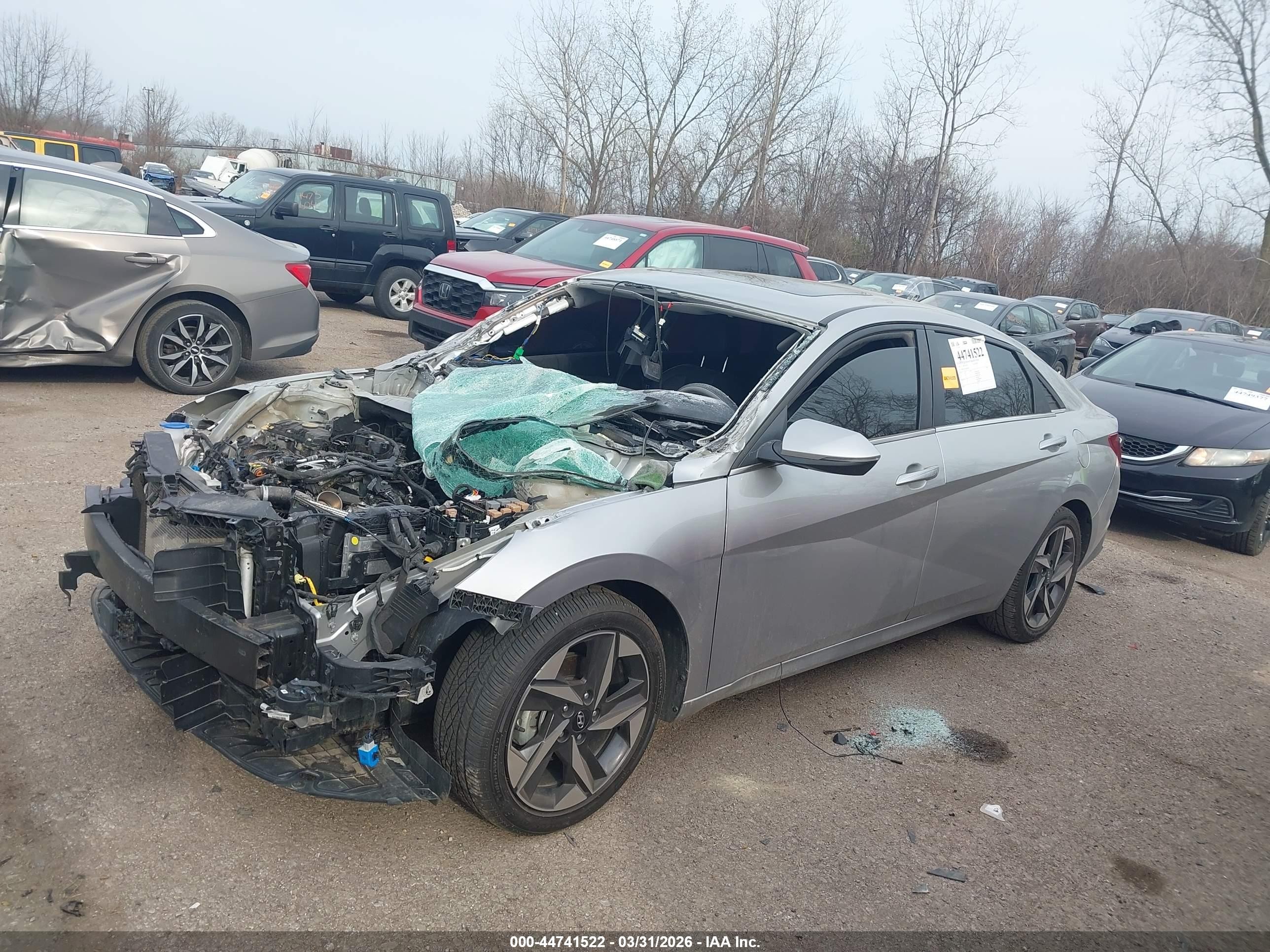 2022 Hyundai Elantra Limited Silver vin: 5NPLP4AG9NH065368