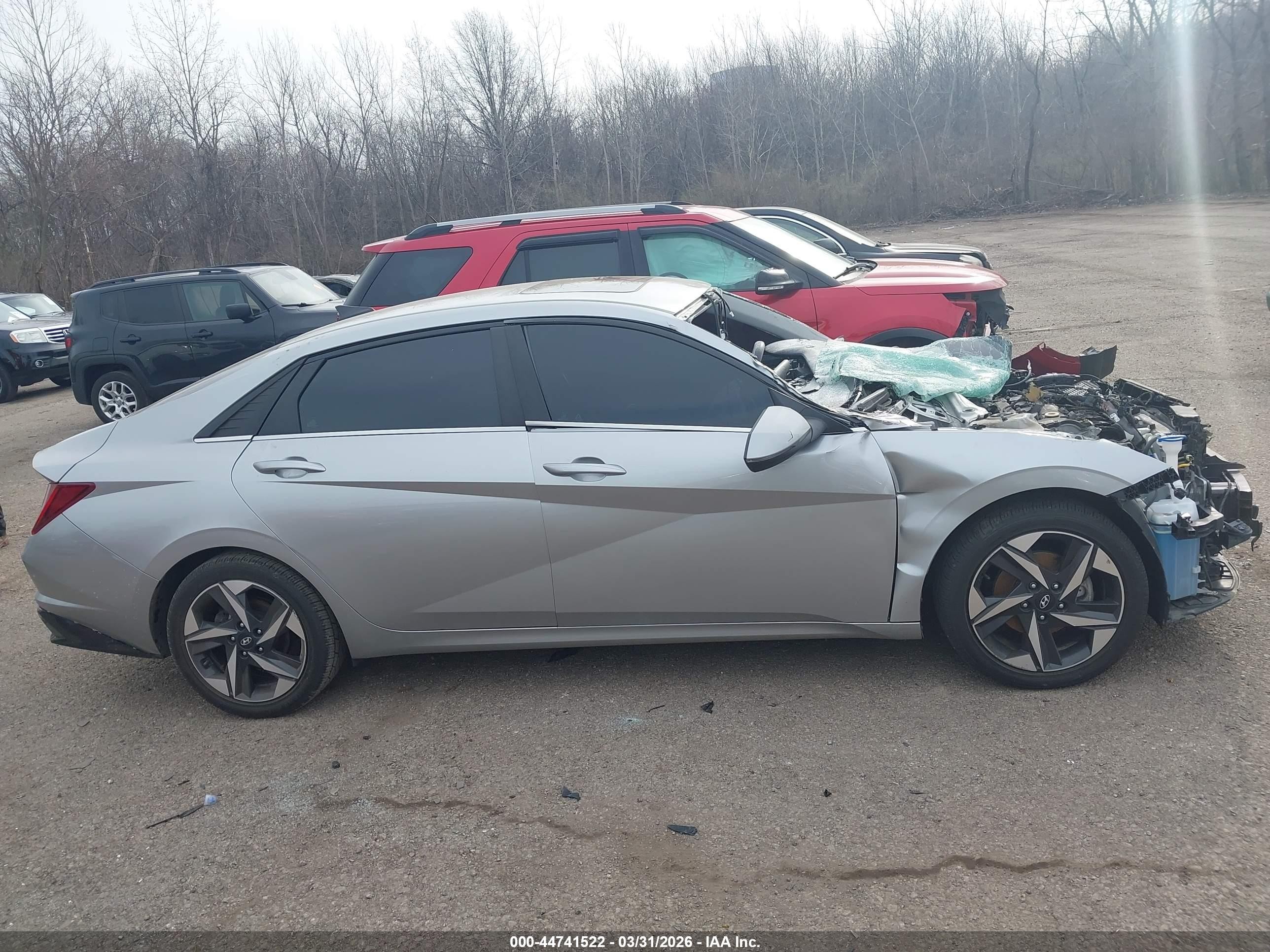 2022 Hyundai Elantra Limited Silver vin: 5NPLP4AG9NH065368