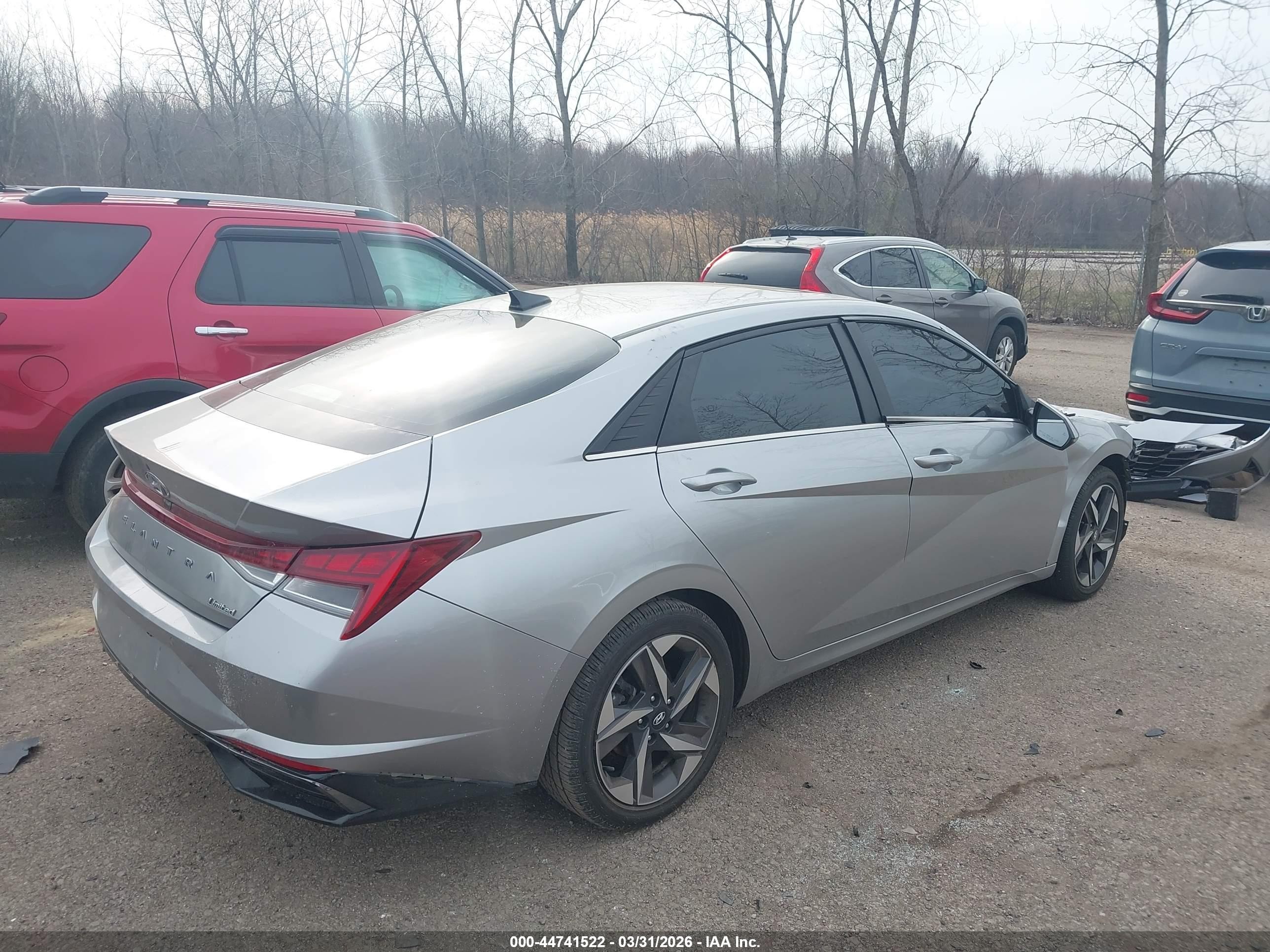 2022 Hyundai Elantra Limited Silver vin: 5NPLP4AG9NH065368