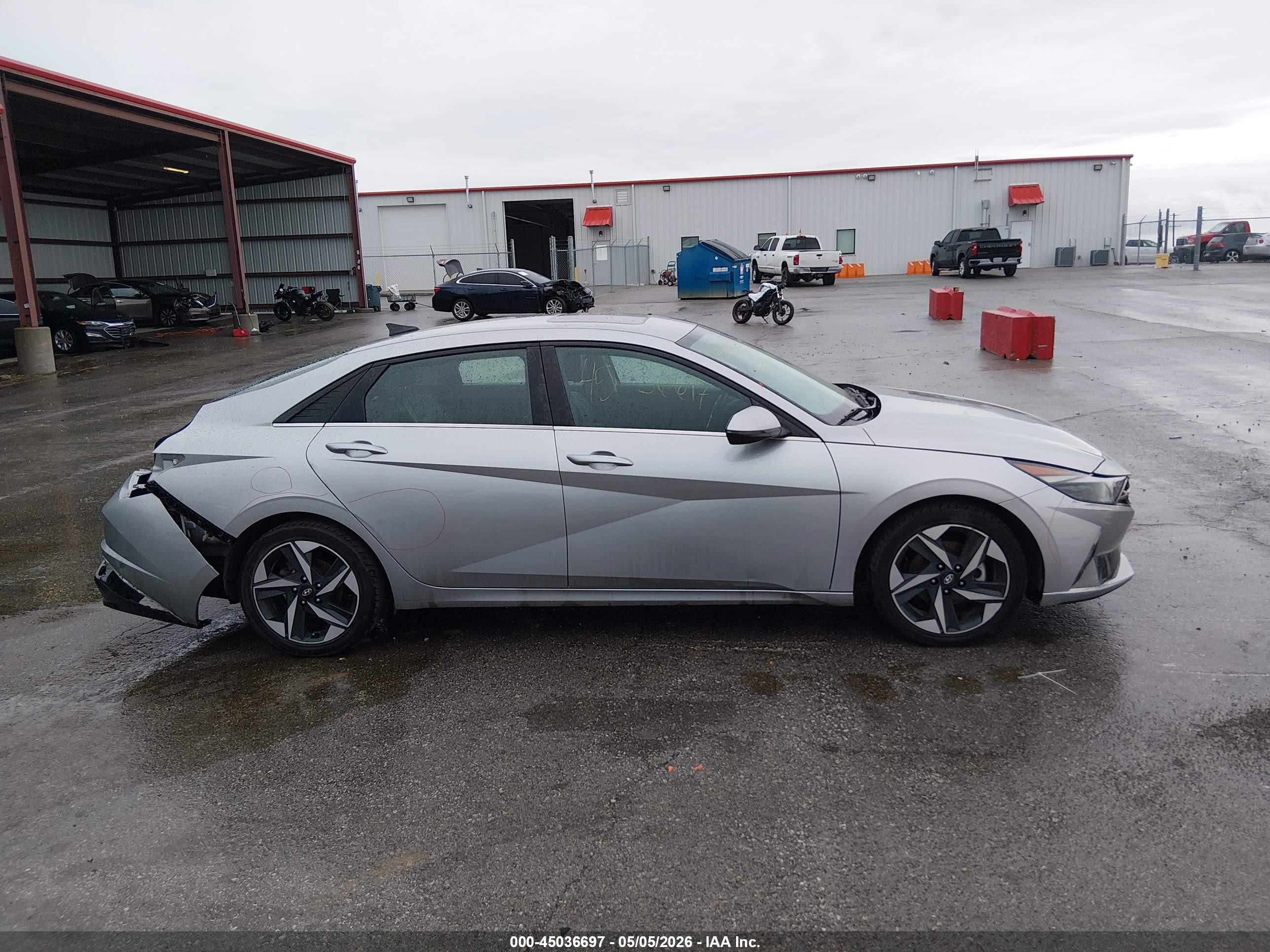 2021 Hyundai Elantra Limited Серебряный vin: 5NPLP4AGXMH003640