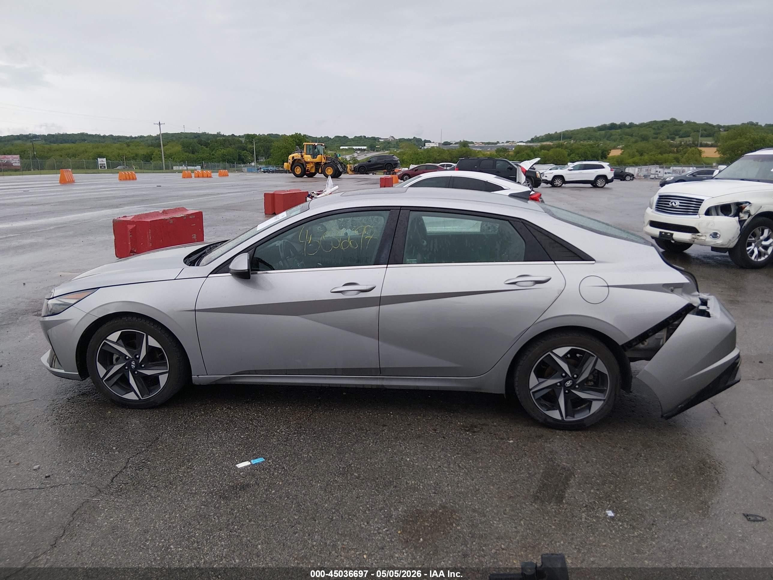 2021 Hyundai Elantra Limited Серебряный vin: 5NPLP4AGXMH003640