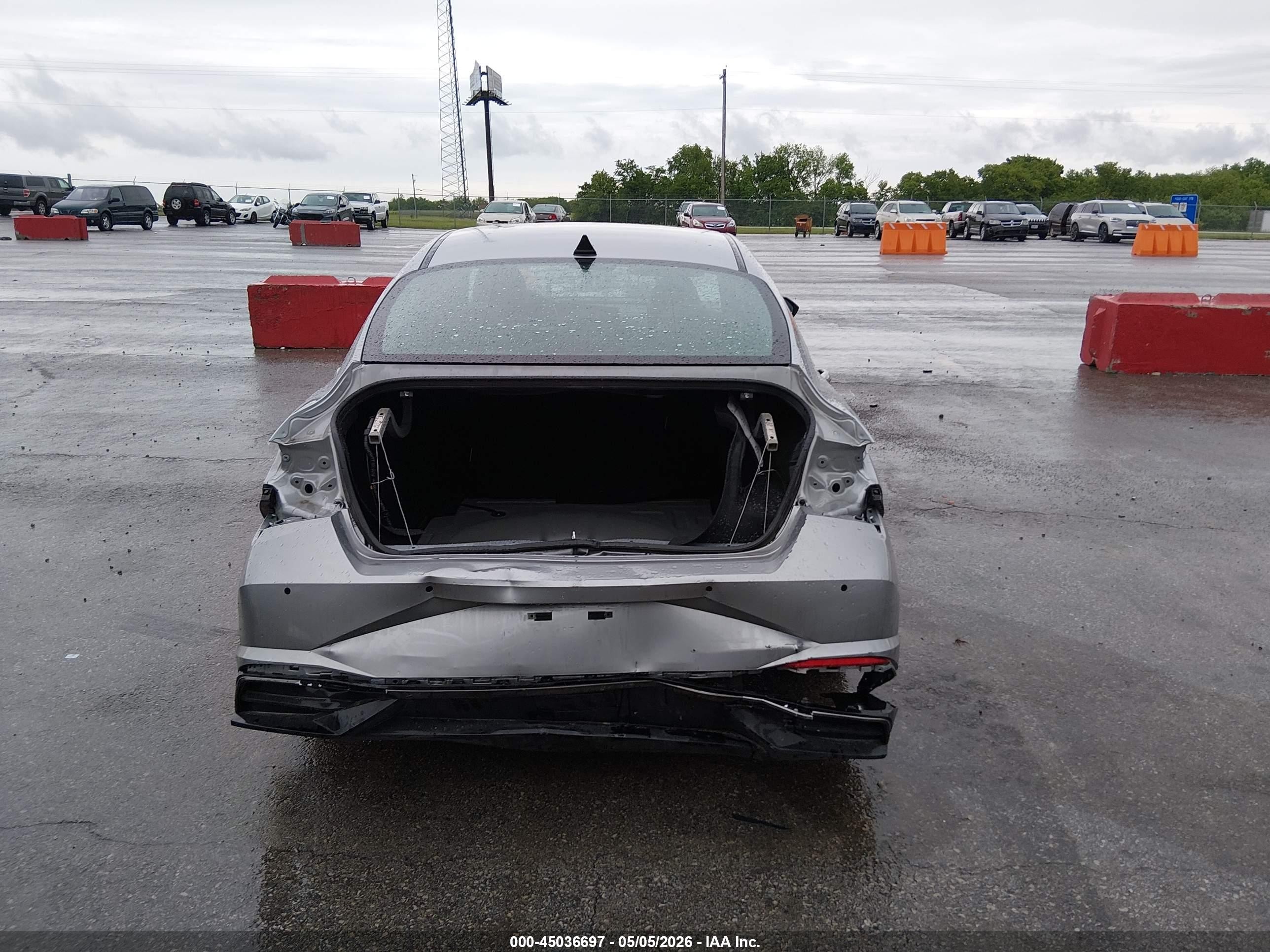 2021 Hyundai Elantra Limited Серебряный vin: 5NPLP4AGXMH003640