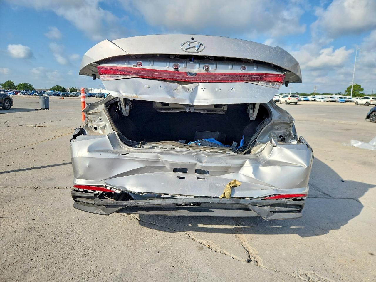 2022 Hyundai Elantra Sel Silver vin: 5NPLS4AG3NH056325