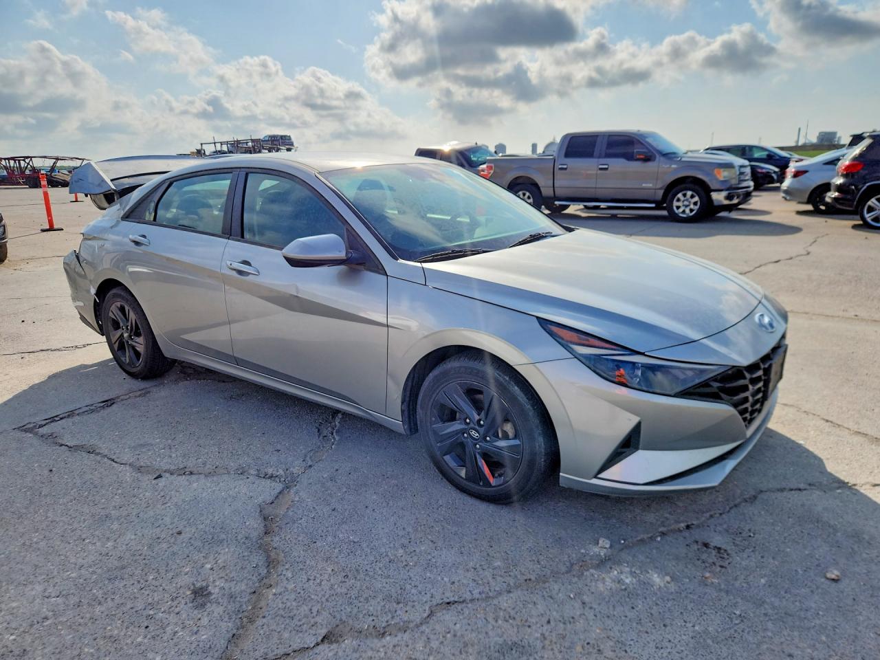2022 Hyundai Elantra Sel Silver vin: 5NPLS4AG3NH056325