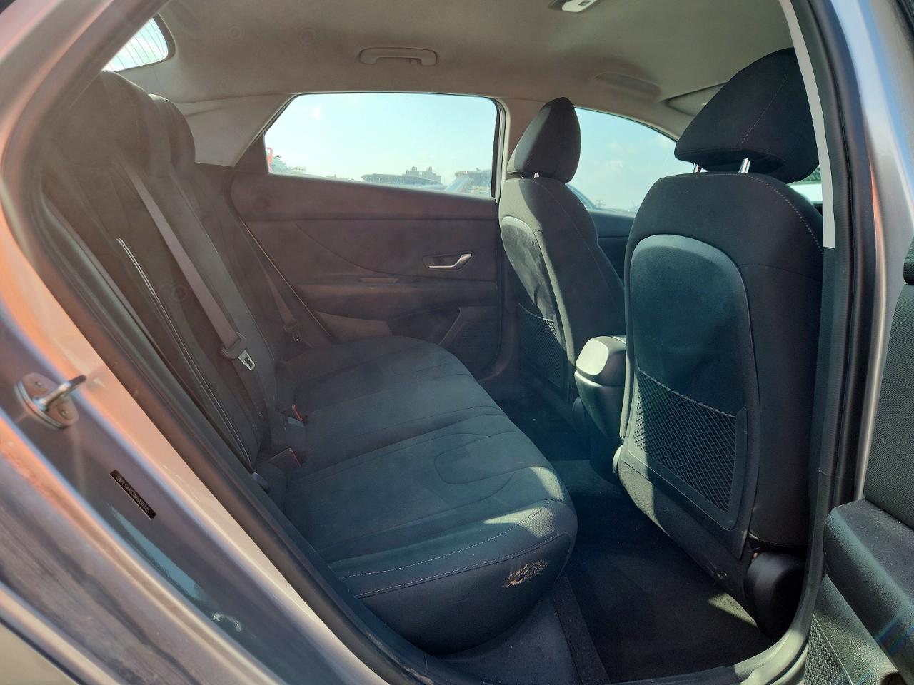 2022 Hyundai Elantra Sel Silver vin: 5NPLS4AG3NH056325