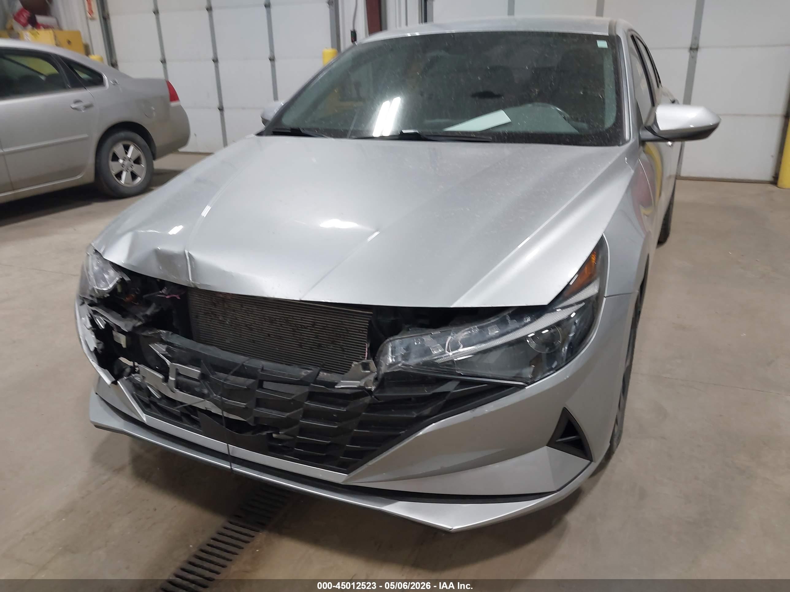 2022 Hyundai Elantra Sel Silver vin: 5NPLS4AG5NH085860