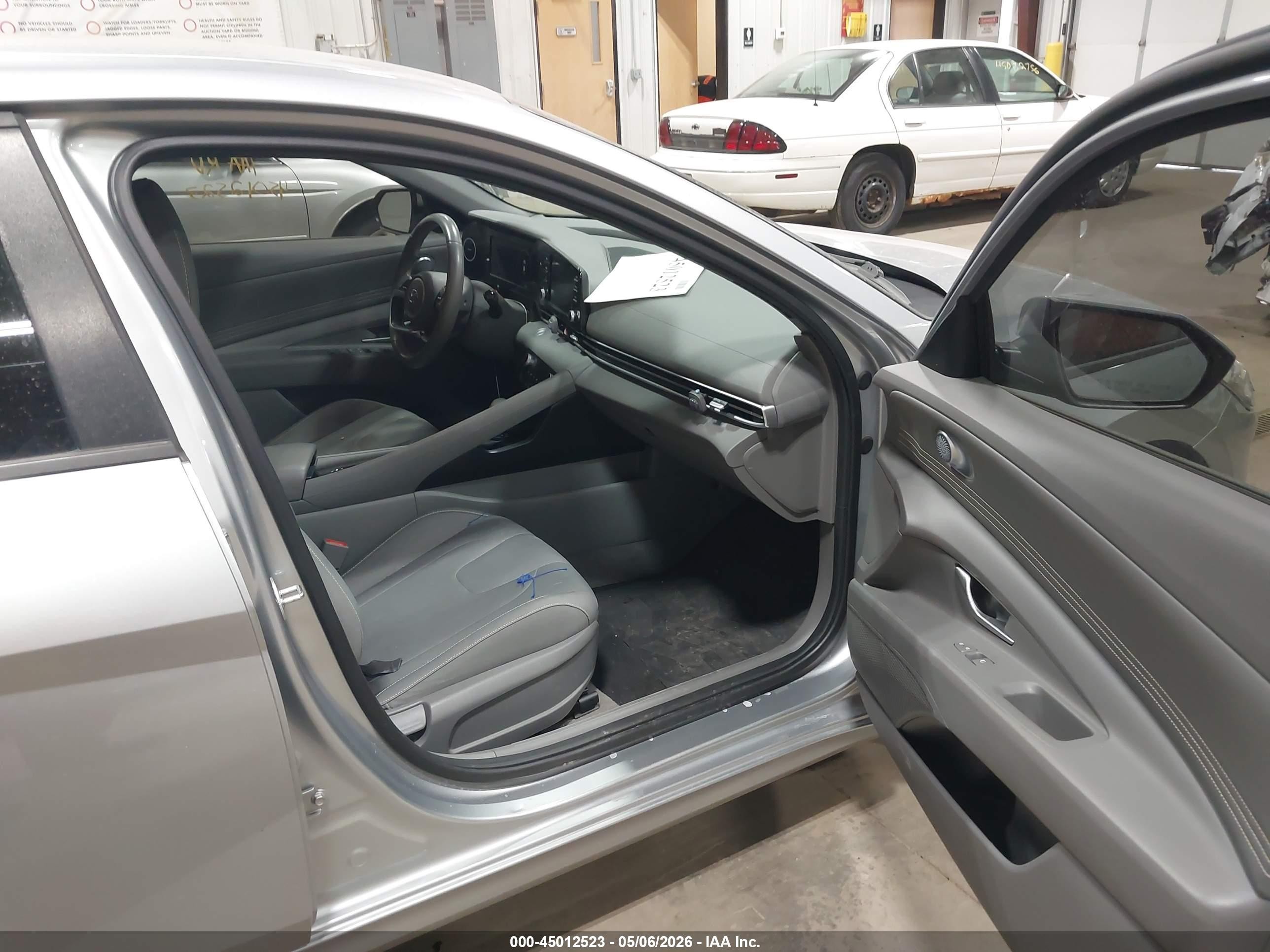 2022 Hyundai Elantra Sel Silver vin: 5NPLS4AG5NH085860