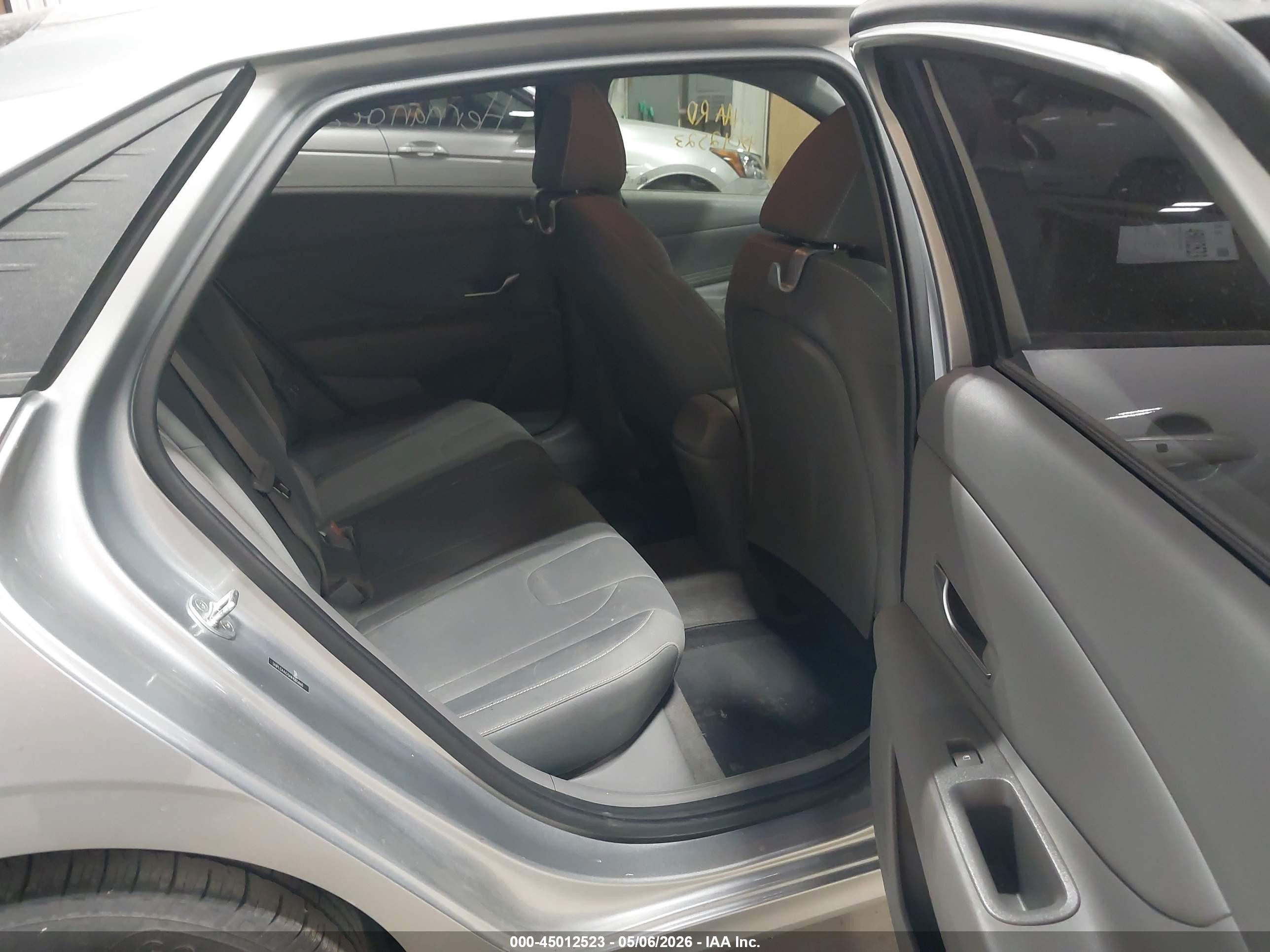2022 Hyundai Elantra Sel Silver vin: 5NPLS4AG5NH085860
