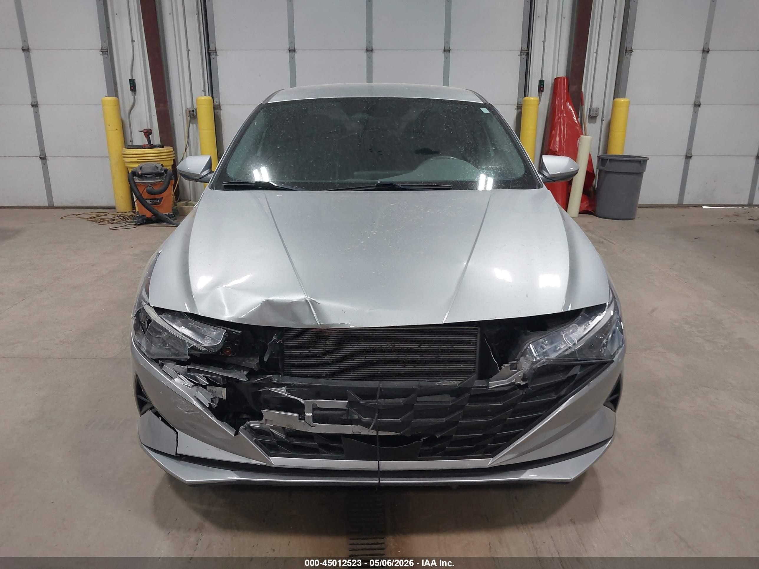 2022 Hyundai Elantra Sel Silver vin: 5NPLS4AG5NH085860