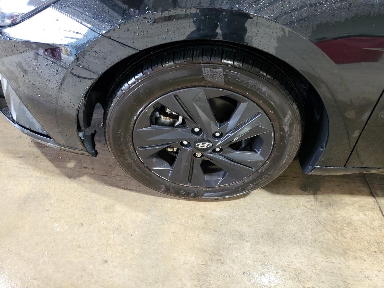 2022 Hyundai Elantra Sel Black vin: 5NPLS4AG6NH059106 Damage: Left Front Wheel, Curb Rash, > 12 Inches