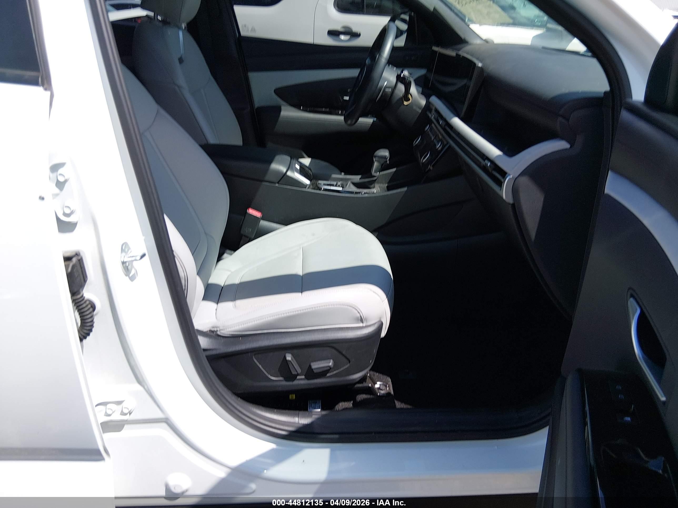 2025 Hyundai Santa Cruz Limited White vin: 5NTJEDDF2SH148525