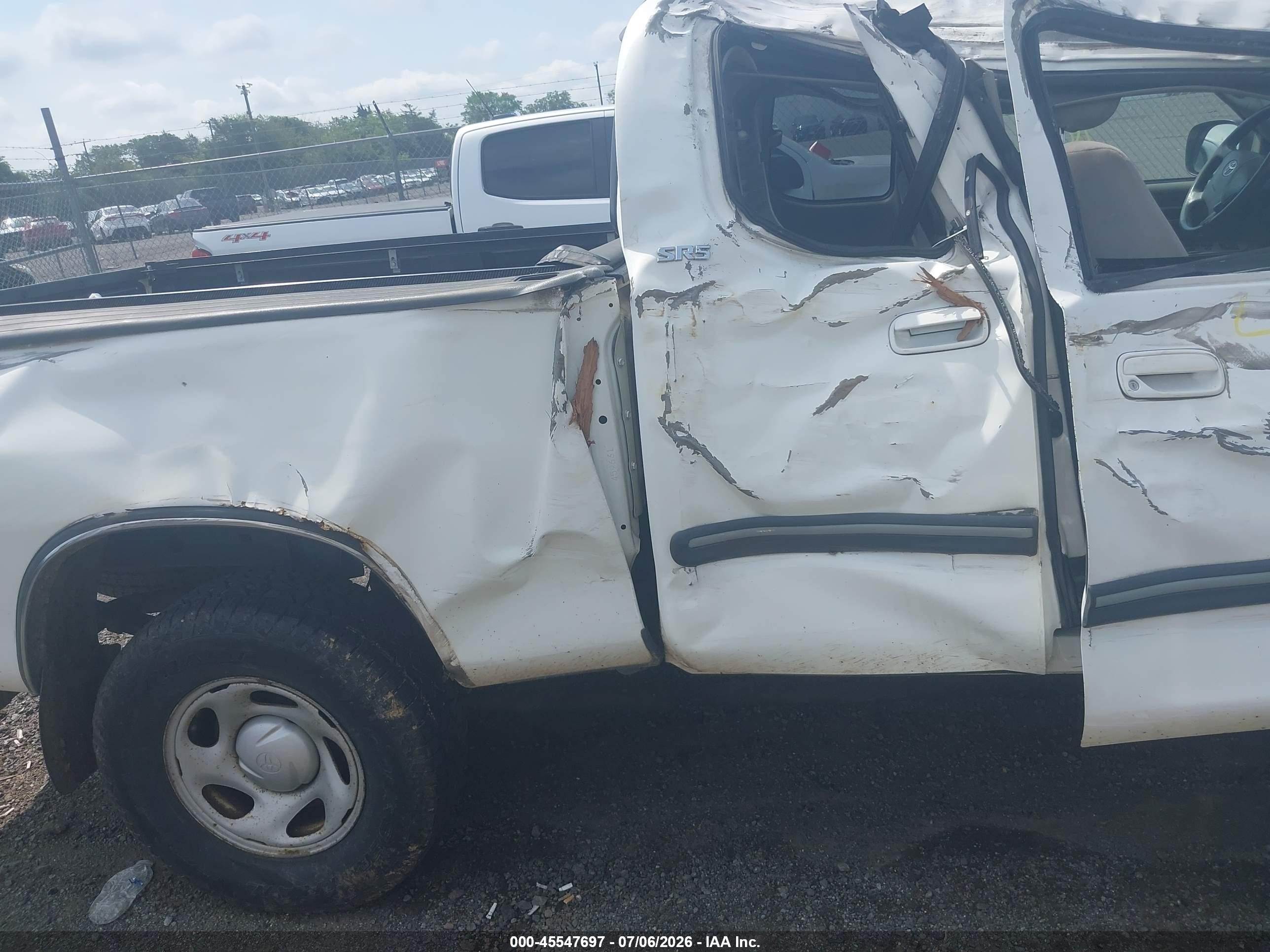 2004 Toyota Tundra Sr5 White vin: 5TBBN44134S434848