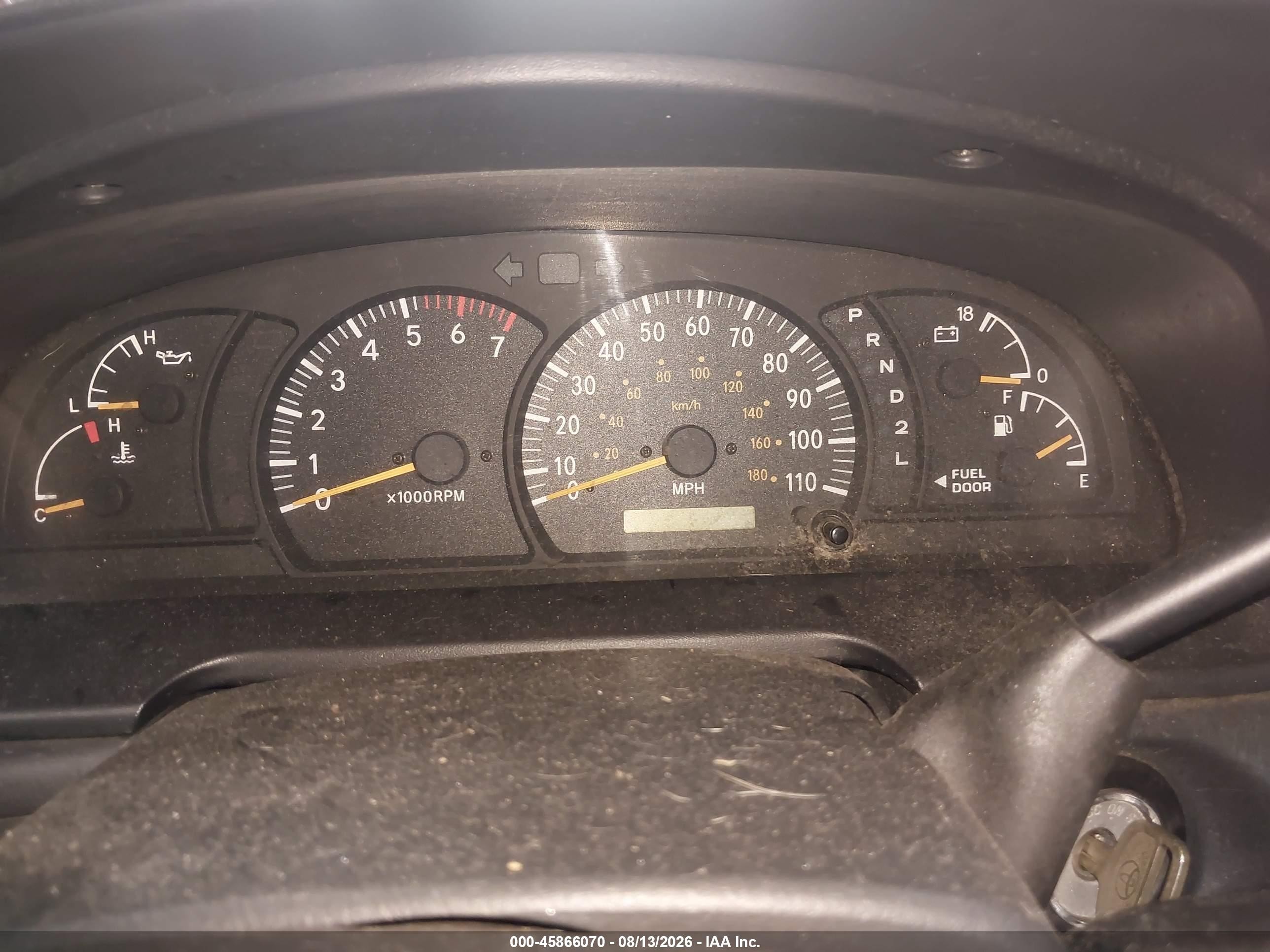 2004 Toyota Tundra Sr5 V8 White vin: 5TBBT44104S453430