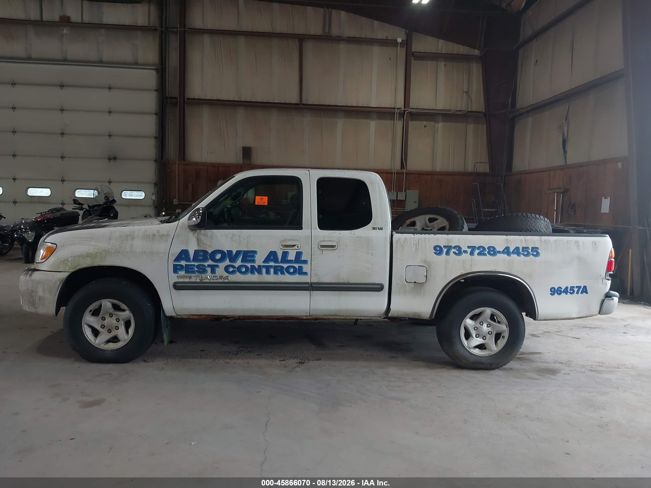 2004 Toyota Tundra Sr5 V8 White vin: 5TBBT44104S453430