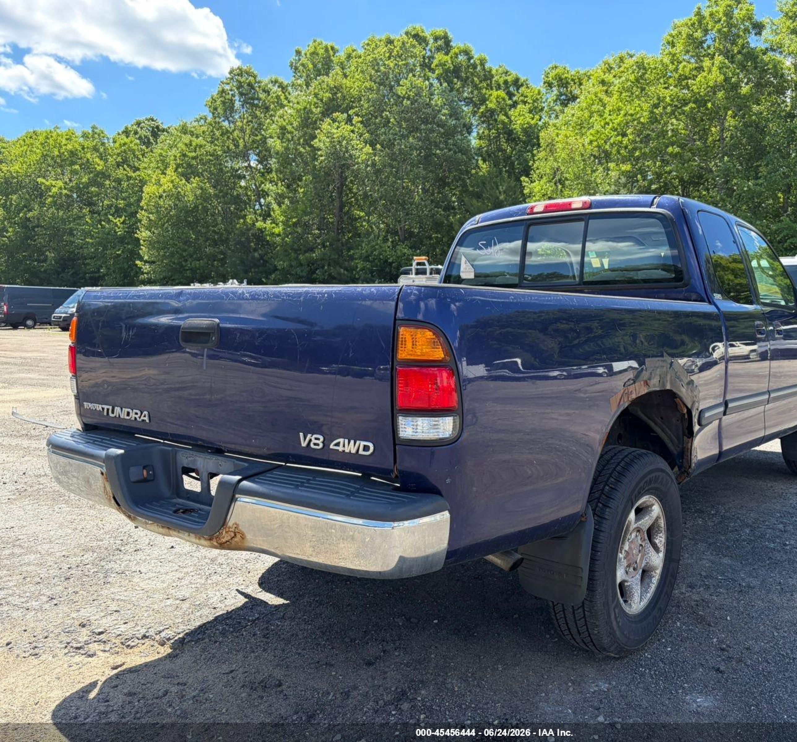 2000 Toyota Tundra Sr5 V8 Blue vin: 5TBBT4410YS034872