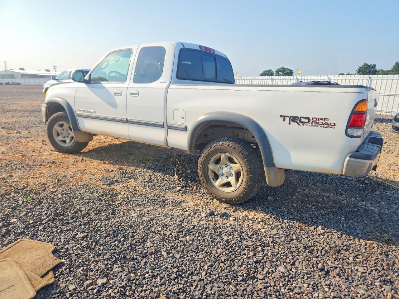 2001 Toyota Tundra Sr5 White vin: 5TBBT44111S187153