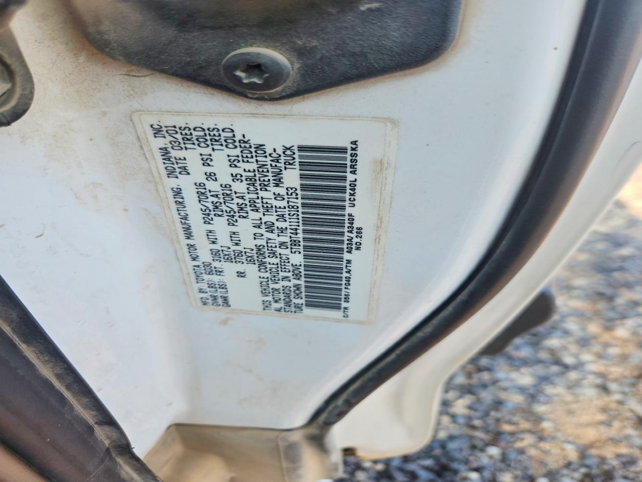 2001 Toyota Tundra Sr5 White vin: 5TBBT44111S187153