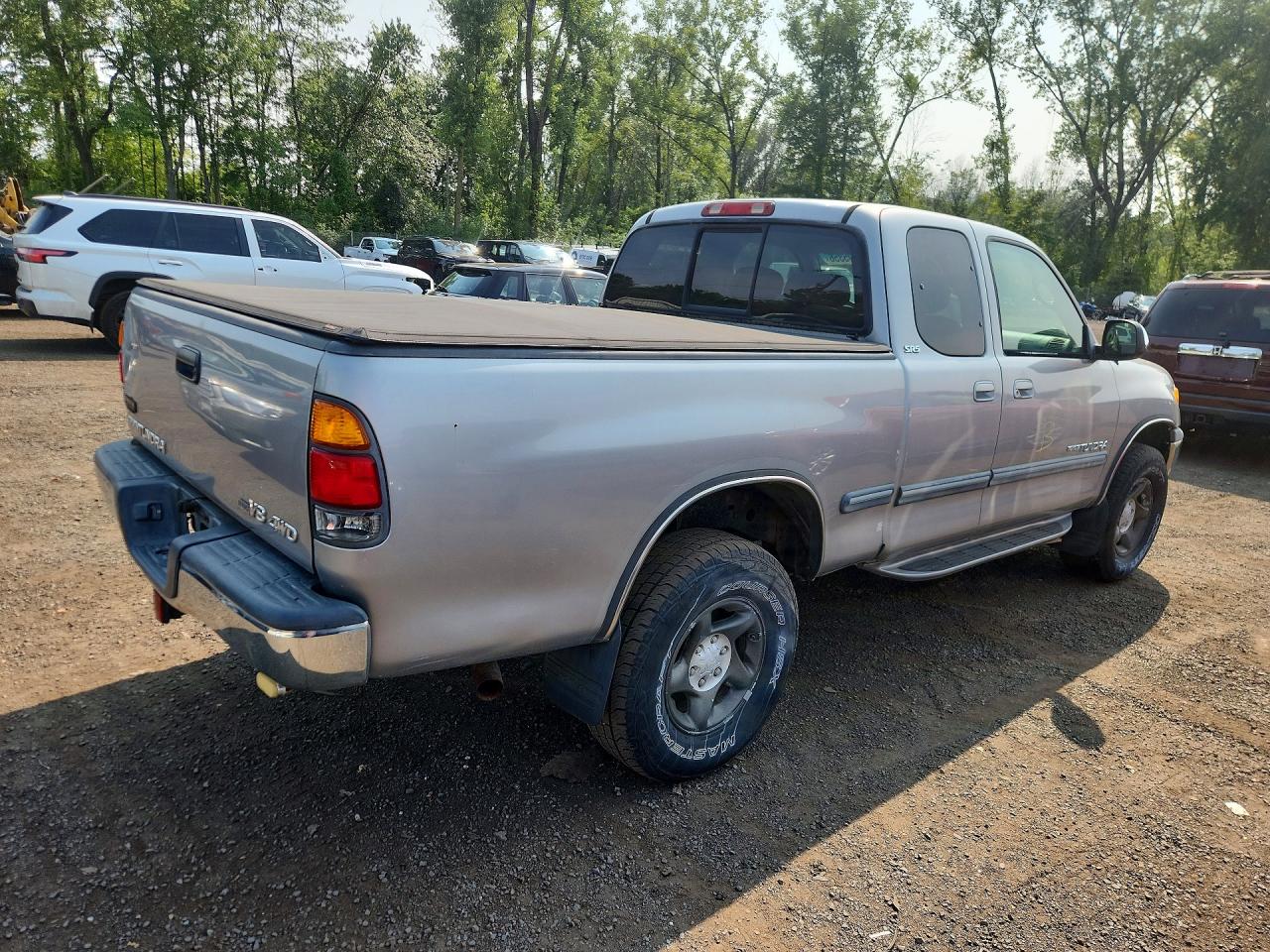 2002 Toyota Tundra Sr5 V8 Silver vin: 5TBBT44112S244632
