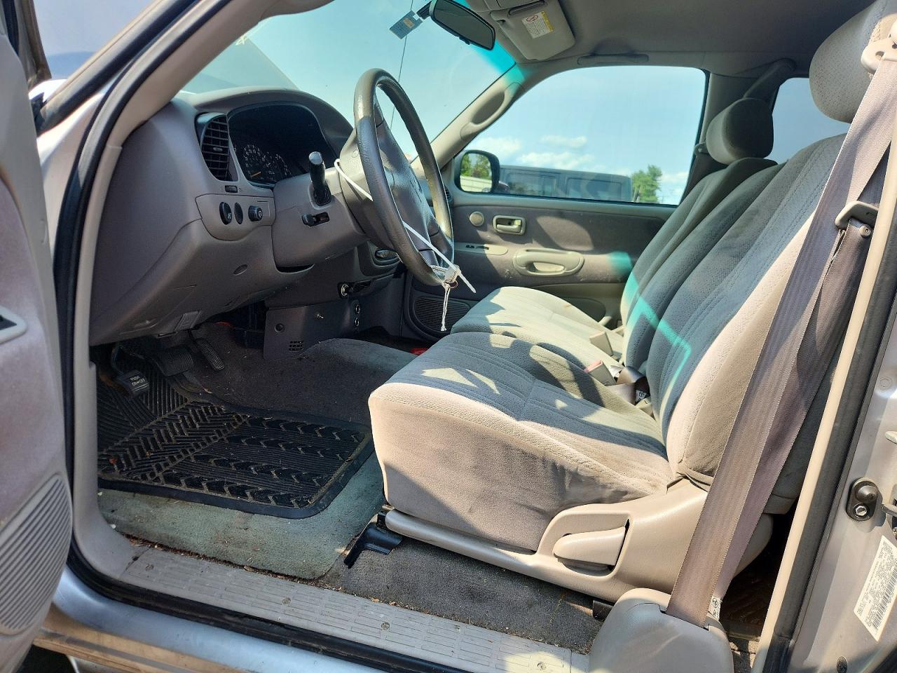 2002 Toyota Tundra Sr5 V8 Silver vin: 5TBBT44112S244632