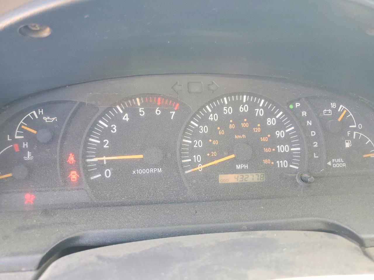 2002 Toyota Tundra Sr5 V8 Silver vin: 5TBBT44112S278957