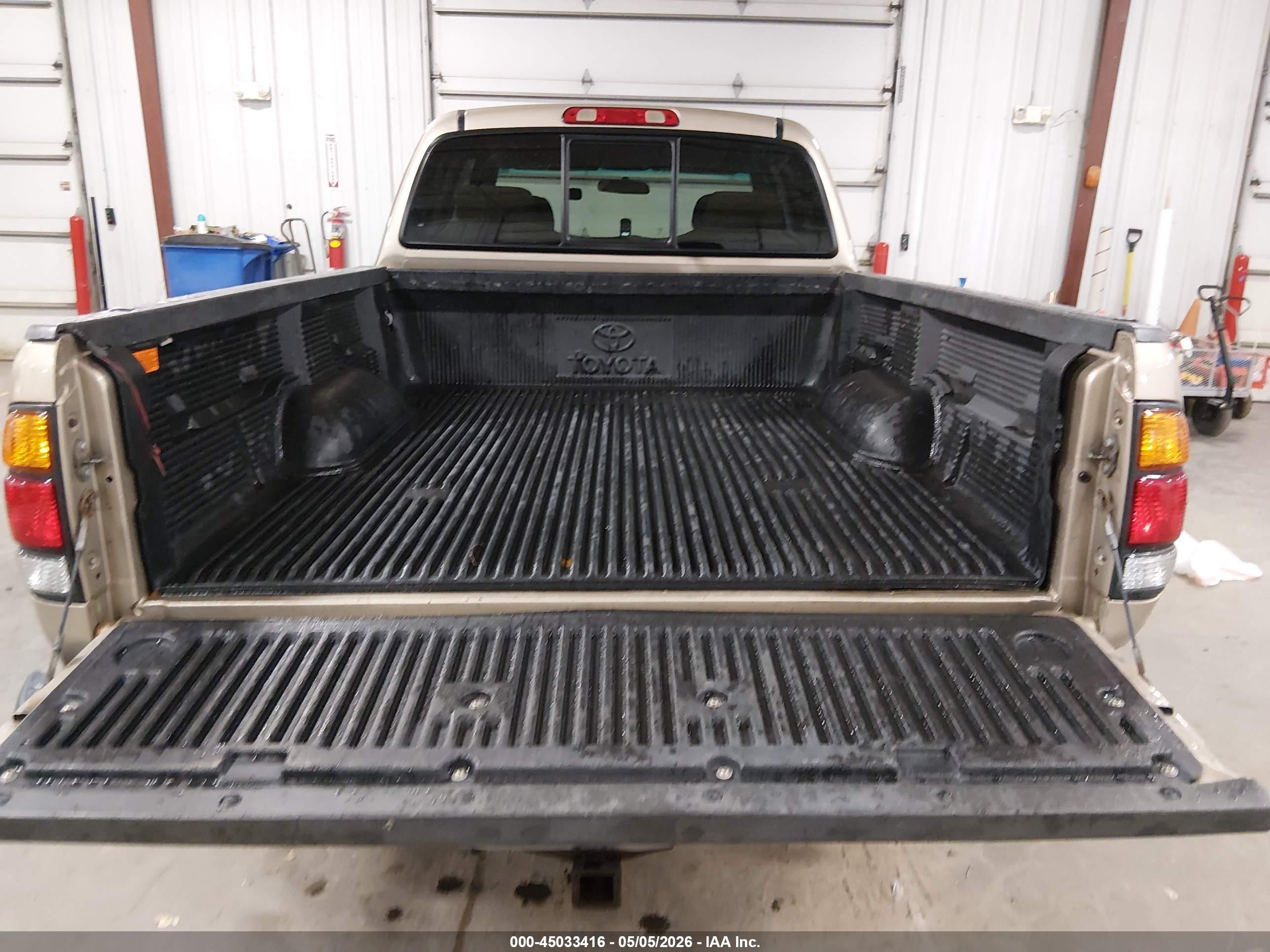 2003 Toyota Tundra Sr5 V8 Золотой vin: 5TBBT44113S374766