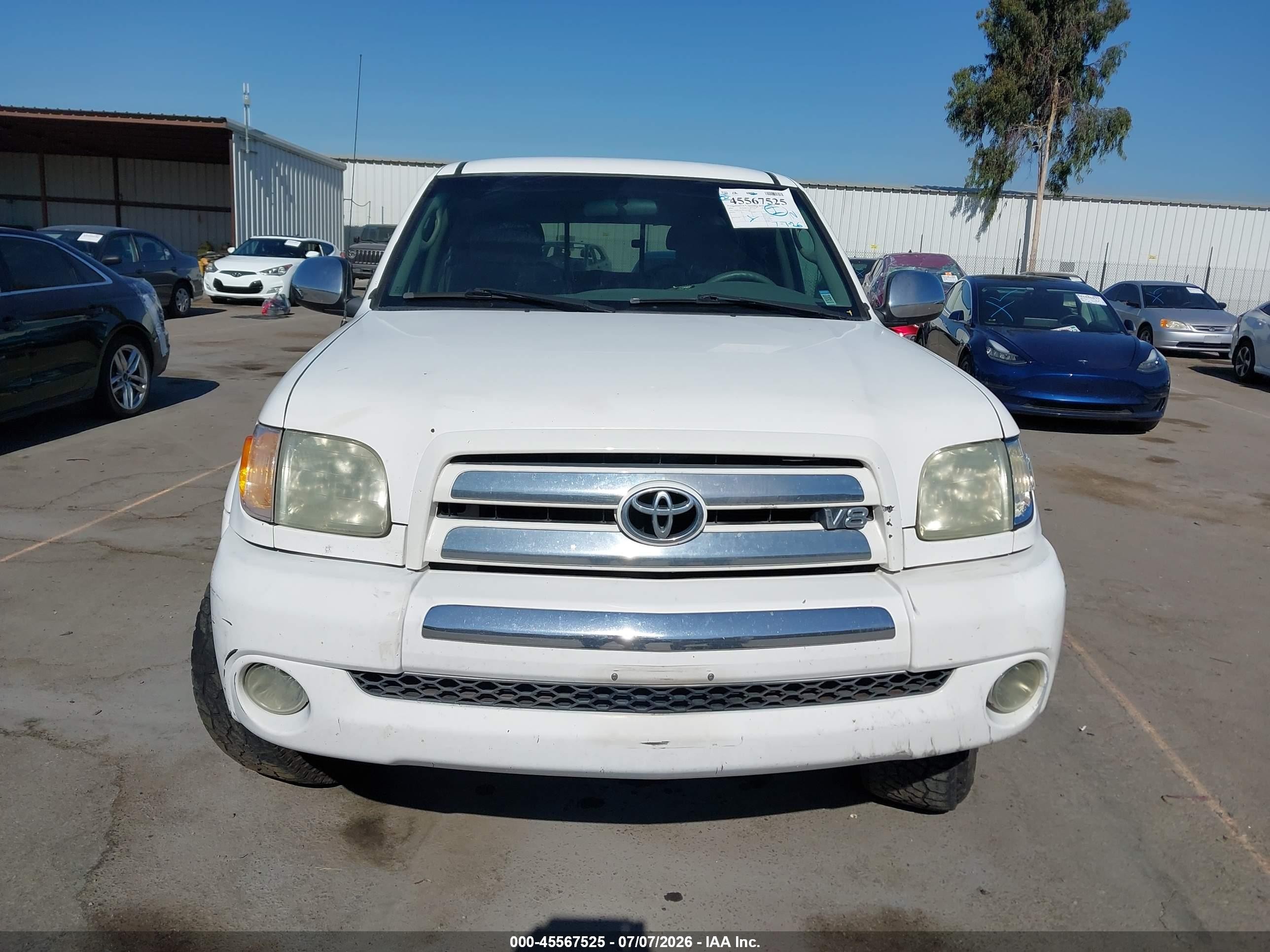 2004 Toyota Tundra Sr5 V8 White vin: 5TBBT44114S453615