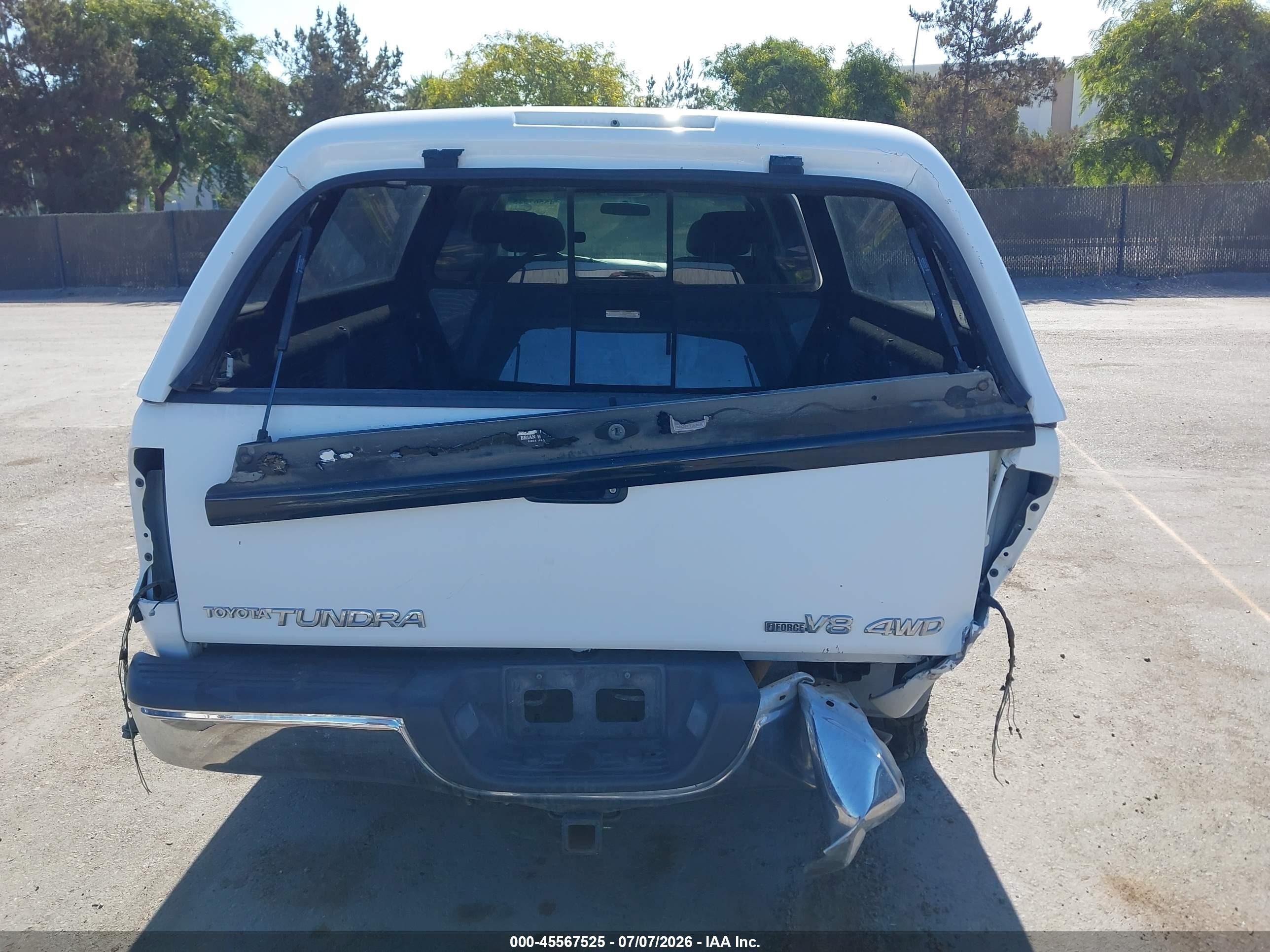 2004 Toyota Tundra Sr5 V8 White vin: 5TBBT44114S453615