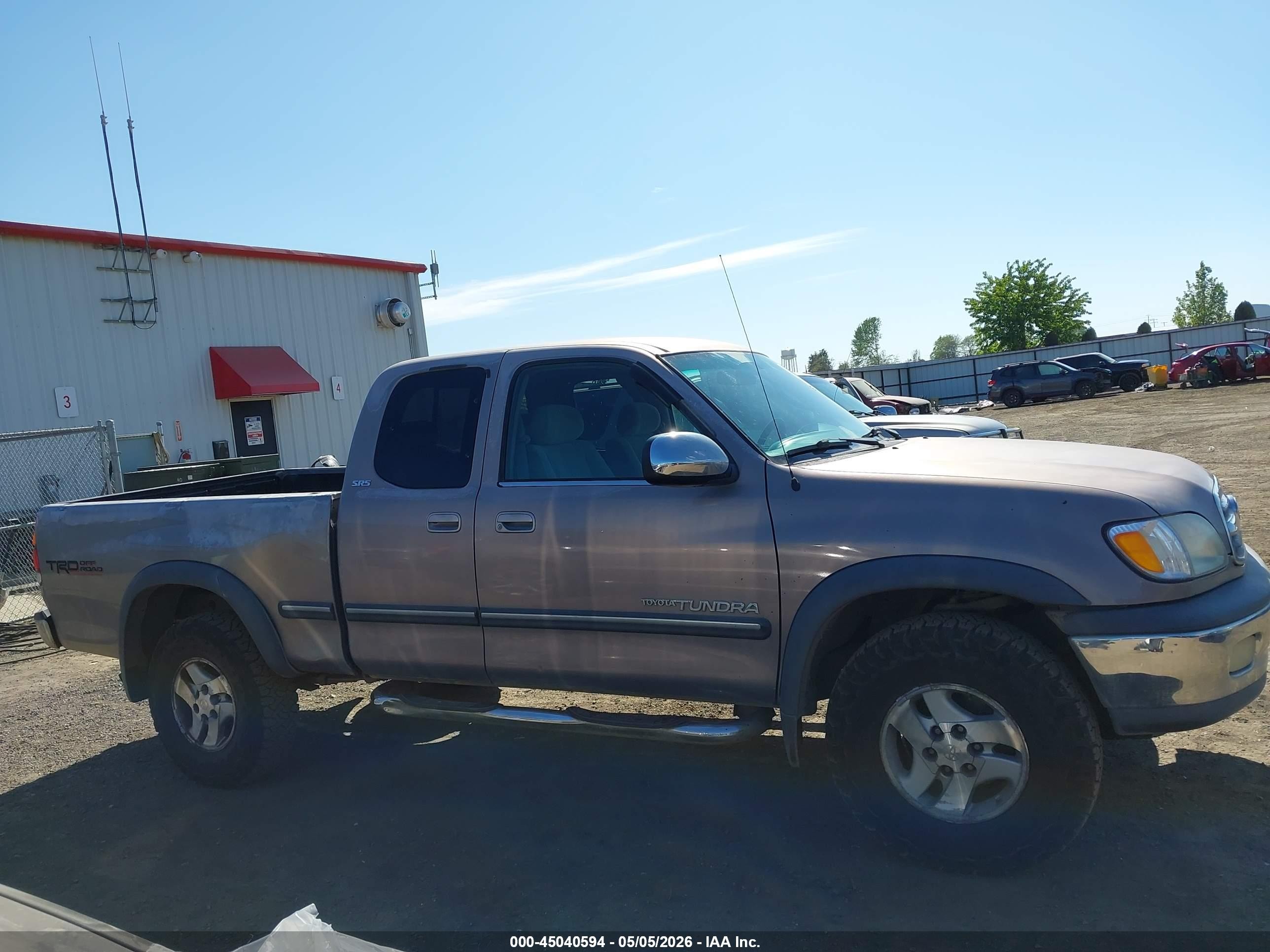 2000 Toyota Tundra Sr5 V8 Gray vin: 5TBBT4411YS055505