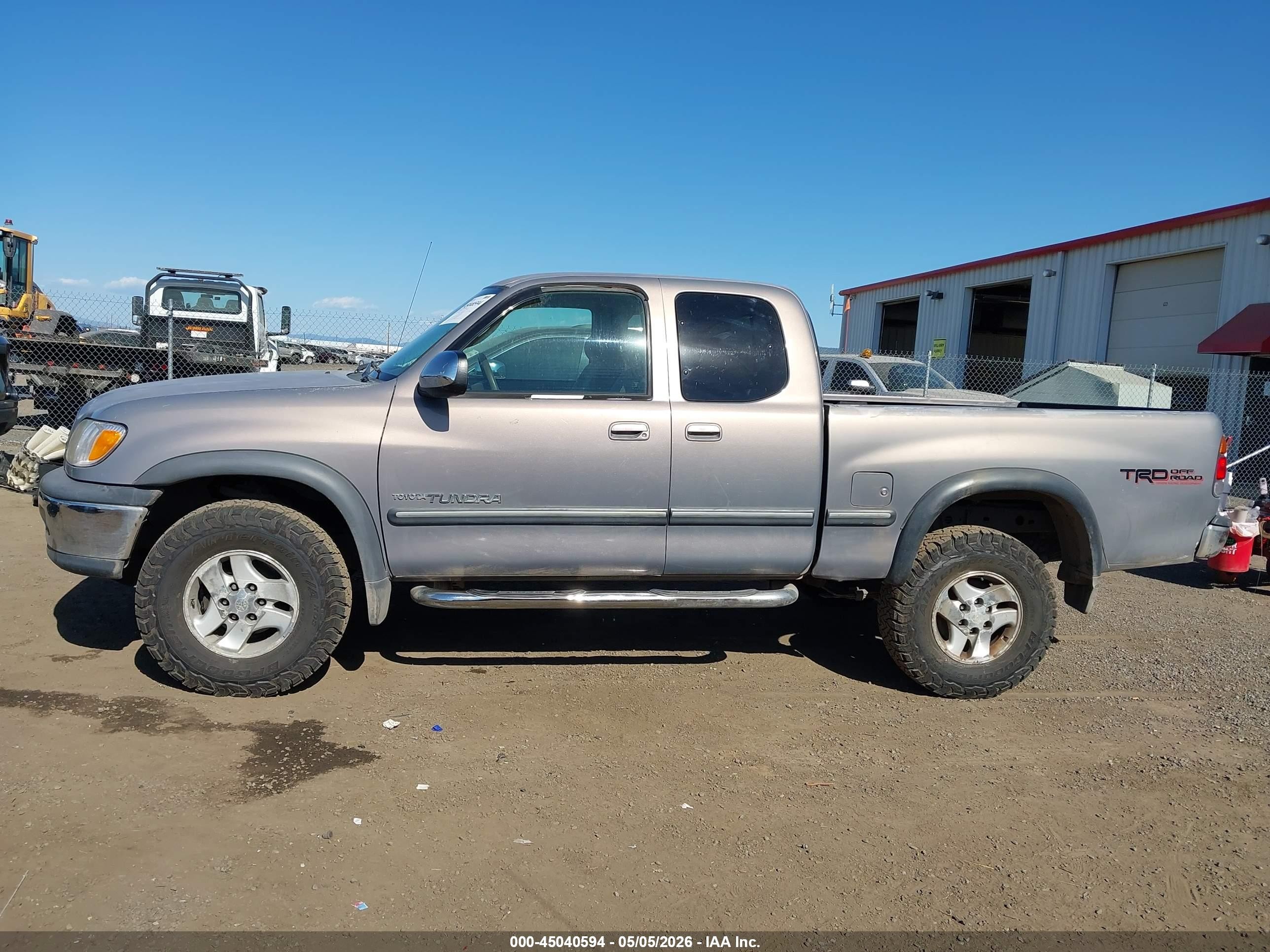 2000 Toyota Tundra Sr5 V8 Gray vin: 5TBBT4411YS055505