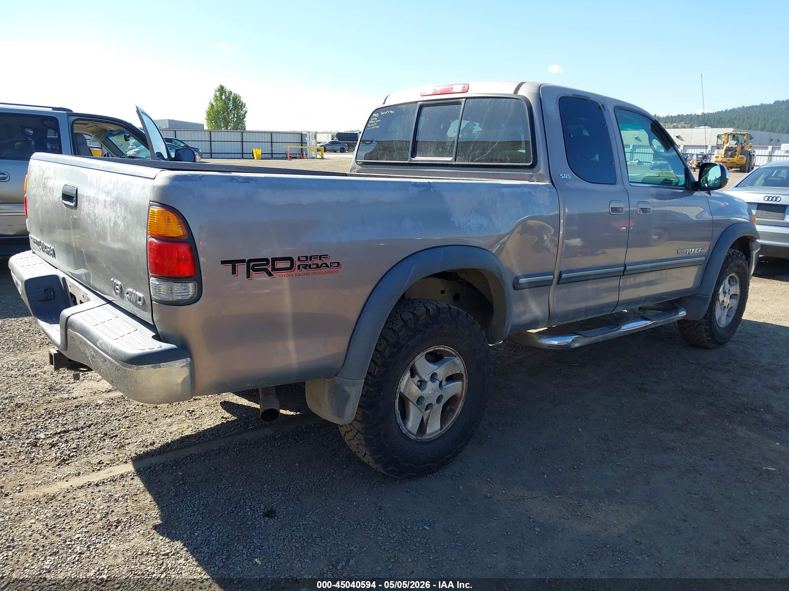 2000 Toyota Tundra Sr5 V8 Gray vin: 5TBBT4411YS055505