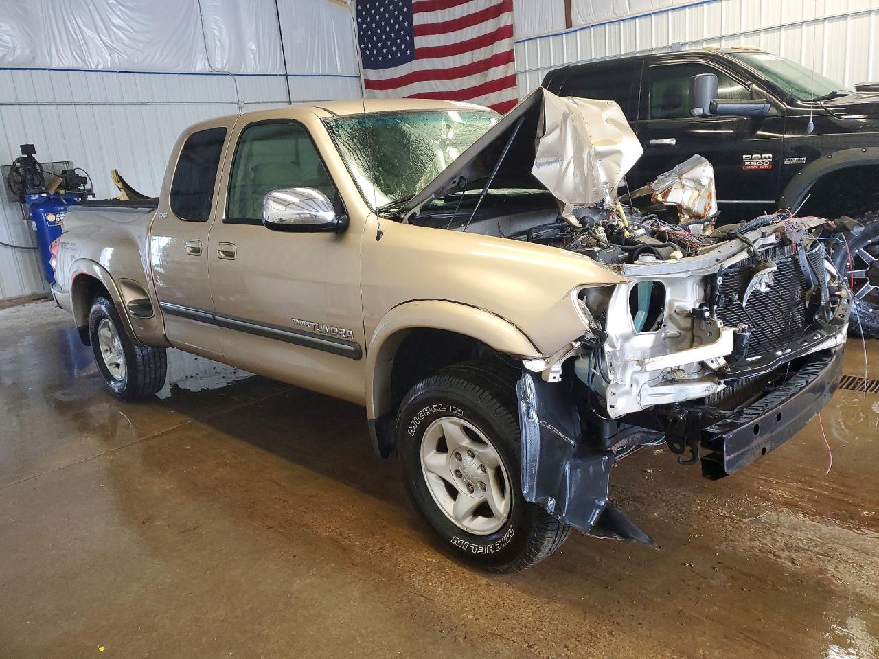 2003 Toyota Tundra Access Cab Sr5 Gold vin: 5TBBT44123S333675