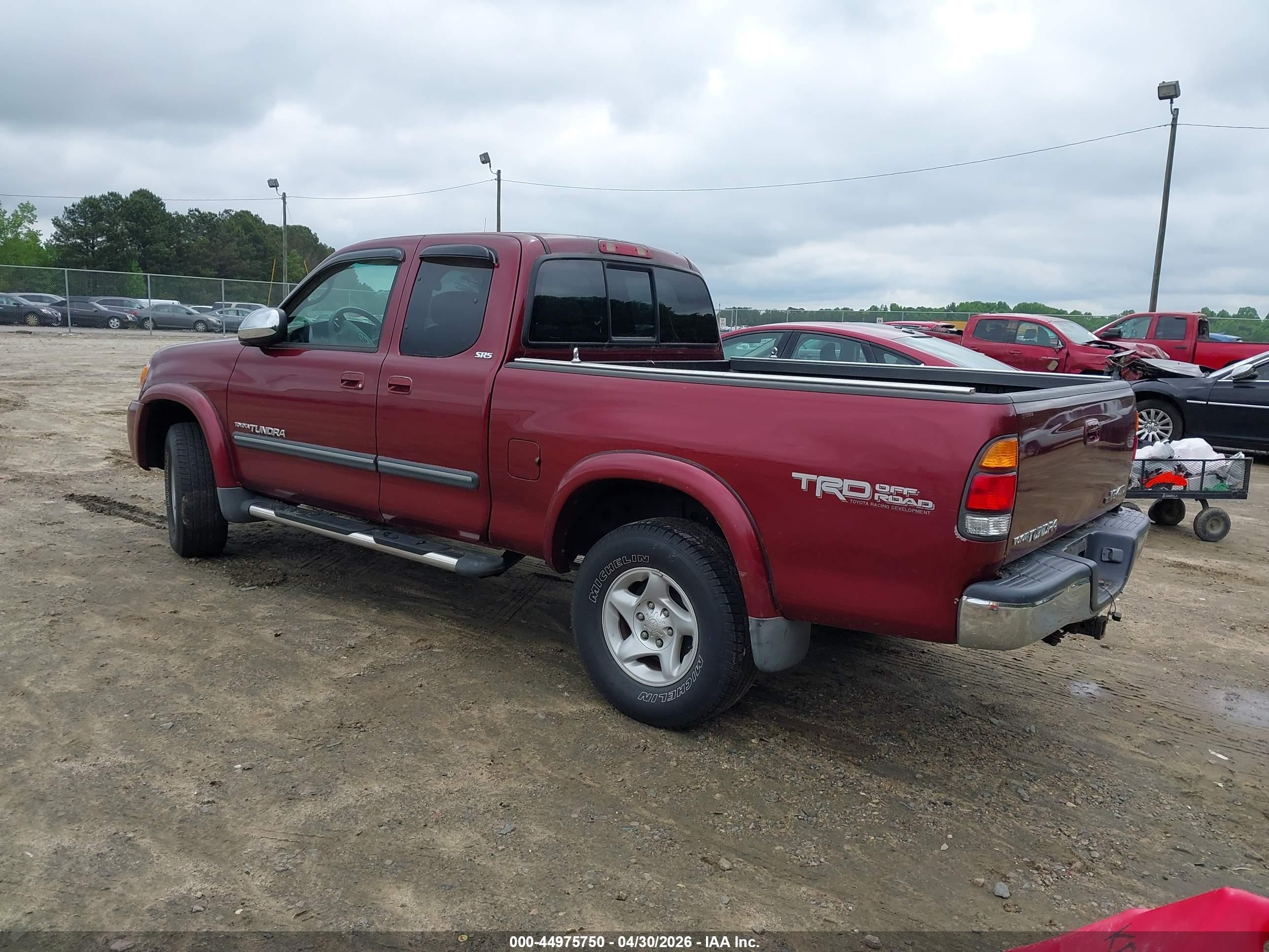 2003 Toyota Tundra Sr5 V8 Burgundy vin: 5TBBT44123S404082