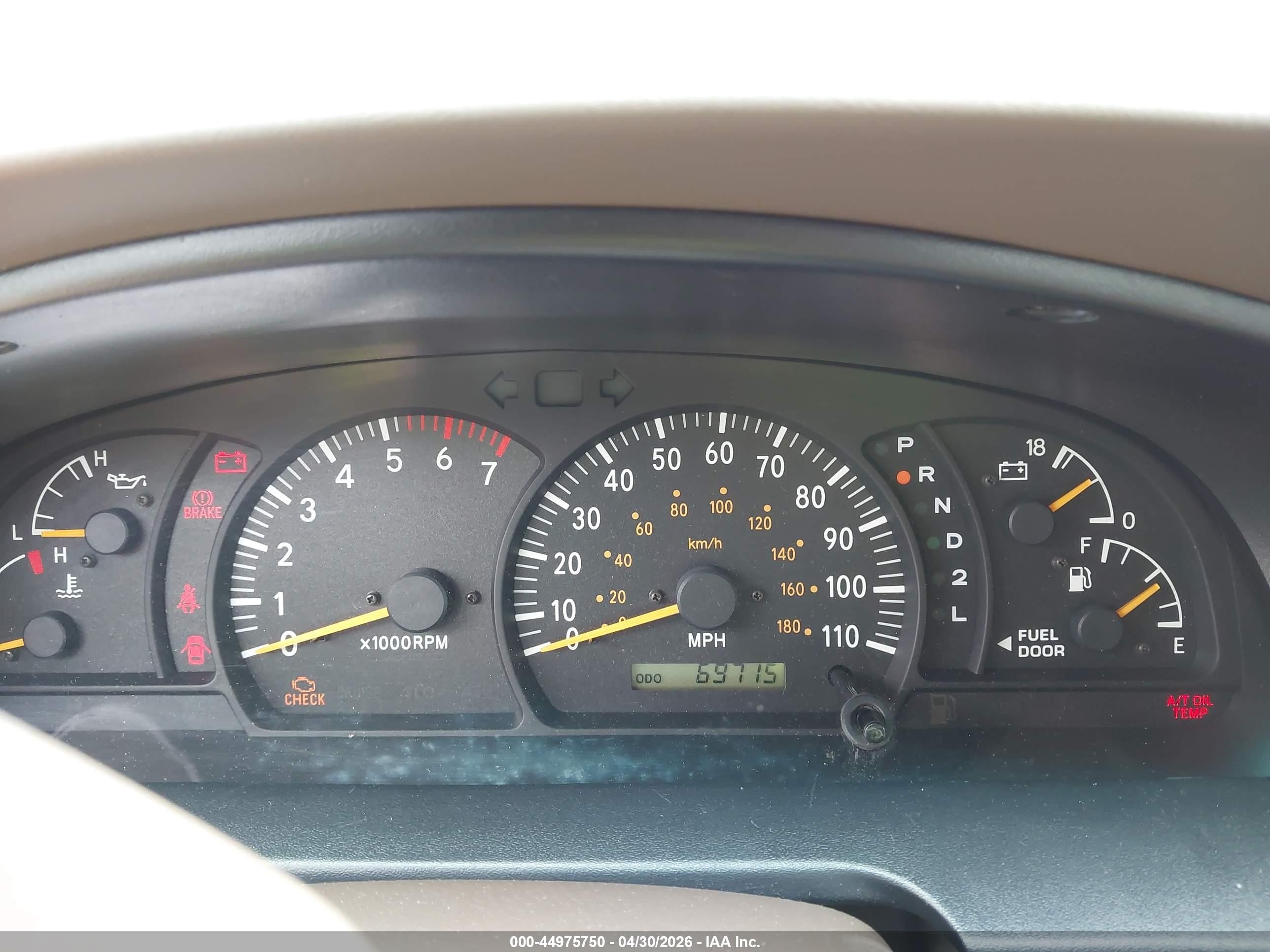 2003 Toyota Tundra Sr5 V8 Burgundy vin: 5TBBT44123S404082