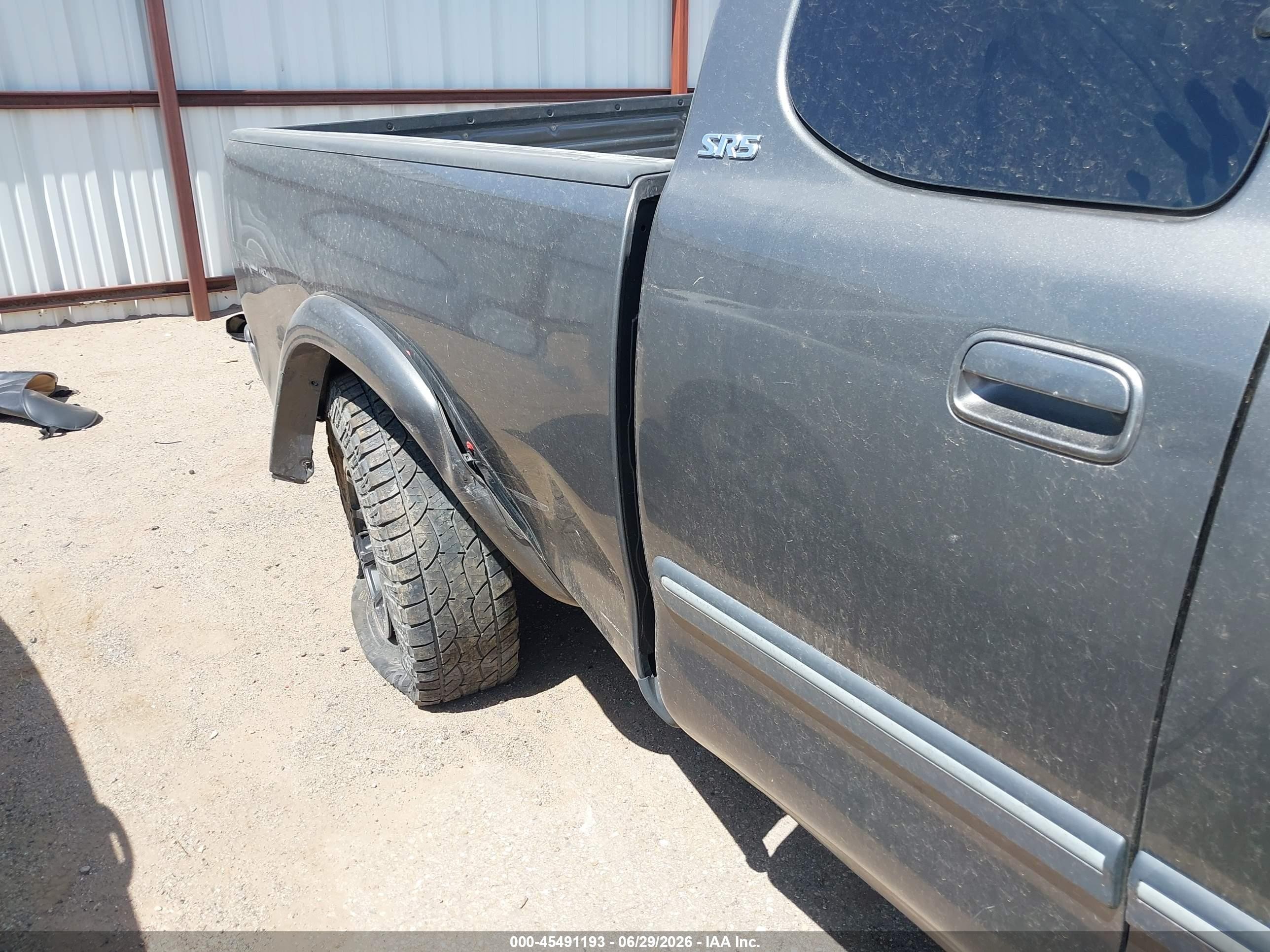 2004 Toyota Tundra Sr5 V8 Gray vin: 5TBBT44124S455292