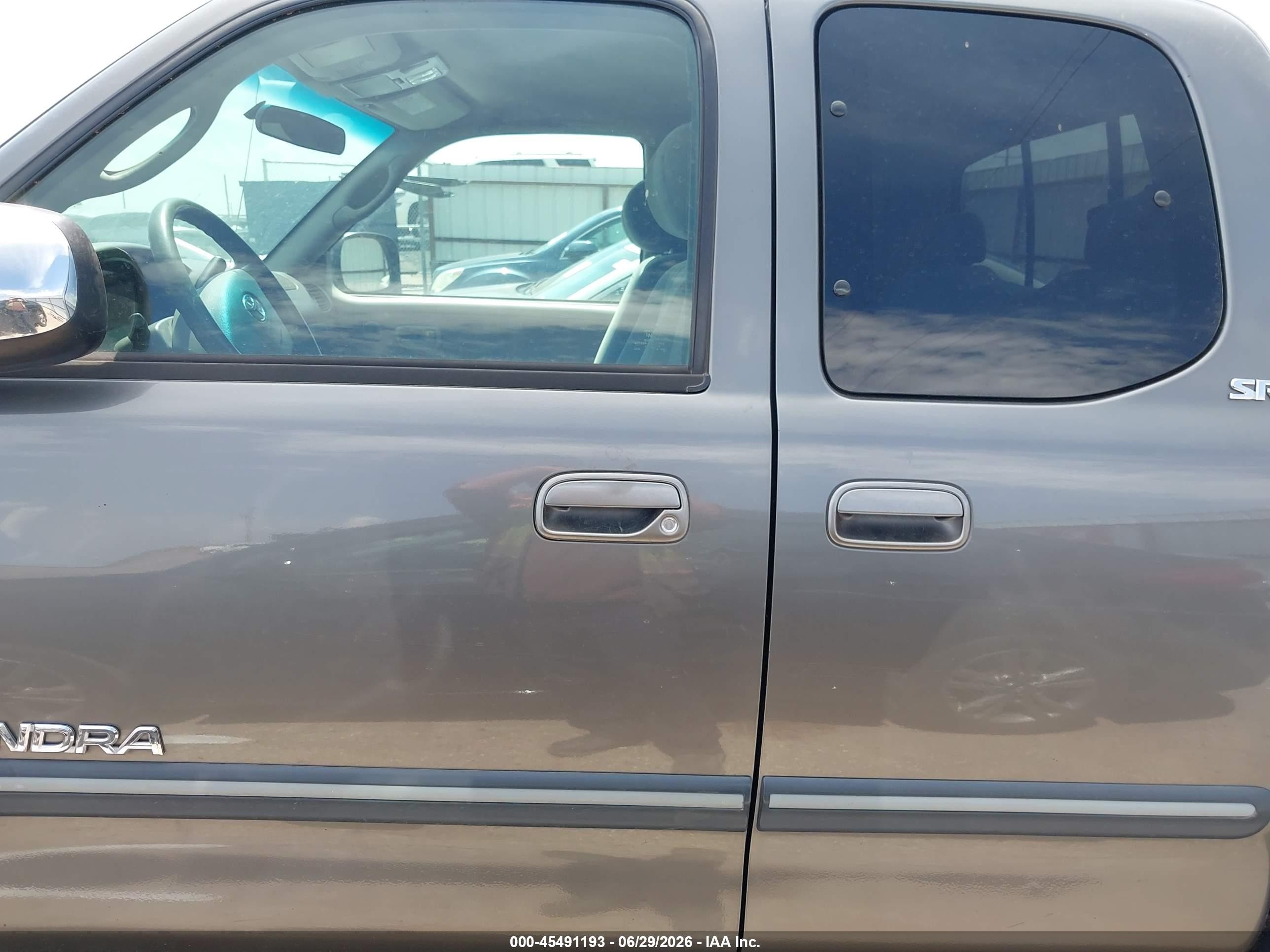 2004 Toyota Tundra Sr5 V8 Gray vin: 5TBBT44124S455292