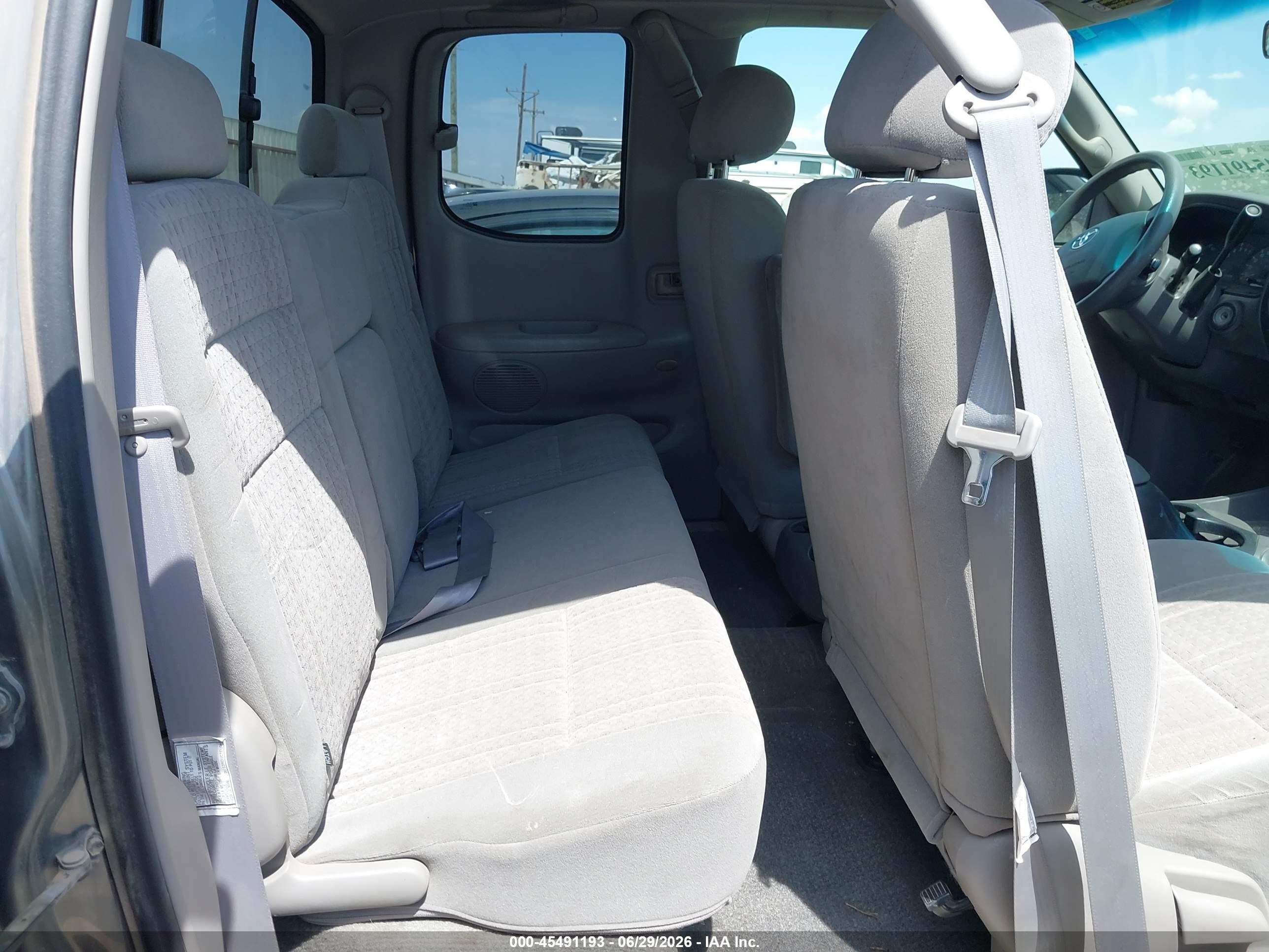 2004 Toyota Tundra Sr5 V8 Gray vin: 5TBBT44124S455292