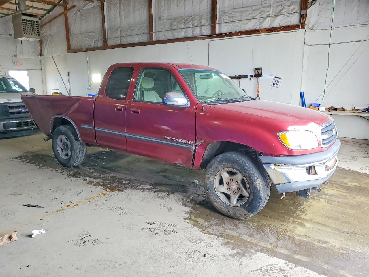2000 Toyota Tundra Sr5 Red vin: 5TBBT4412YS033044