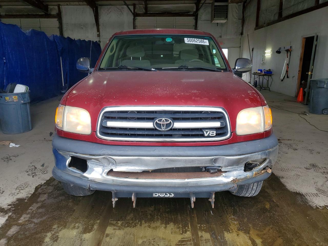 2000 Toyota Tundra Sr5 Red vin: 5TBBT4412YS033044