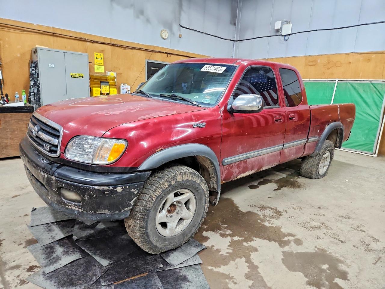 2000 Toyota Tundra Sr5 Burgundy vin: 5TBBT4412YS037336
