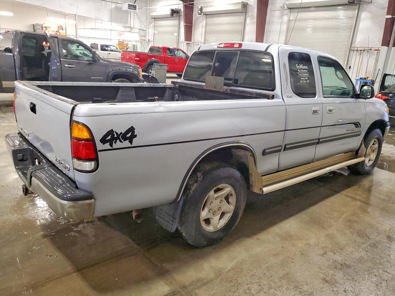 2000 Toyota Tundra Silver vin: 5TBBT4412YS057103