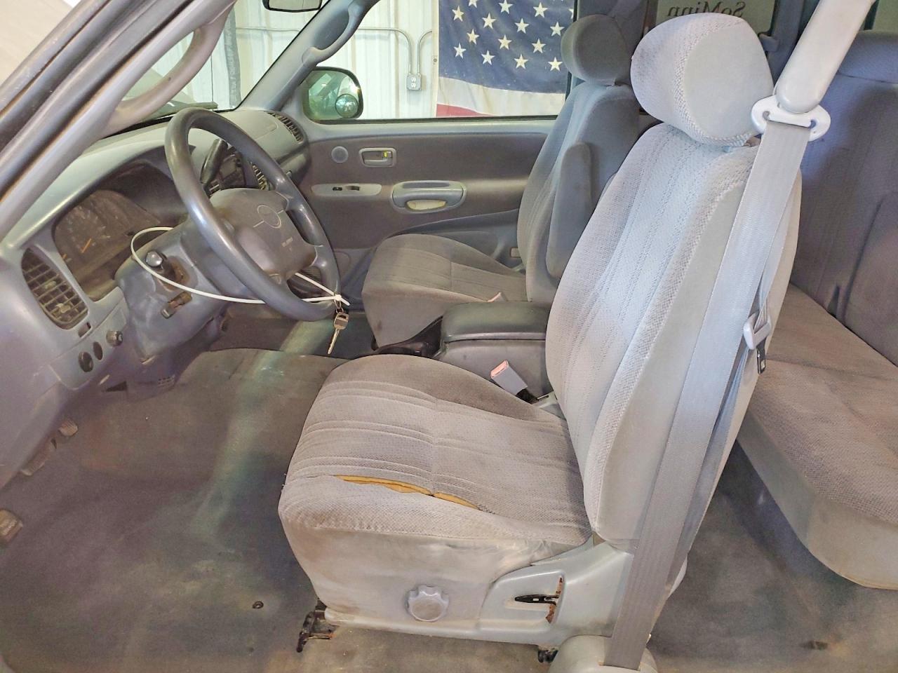 2000 Toyota Tundra Silver vin: 5TBBT4412YS057103