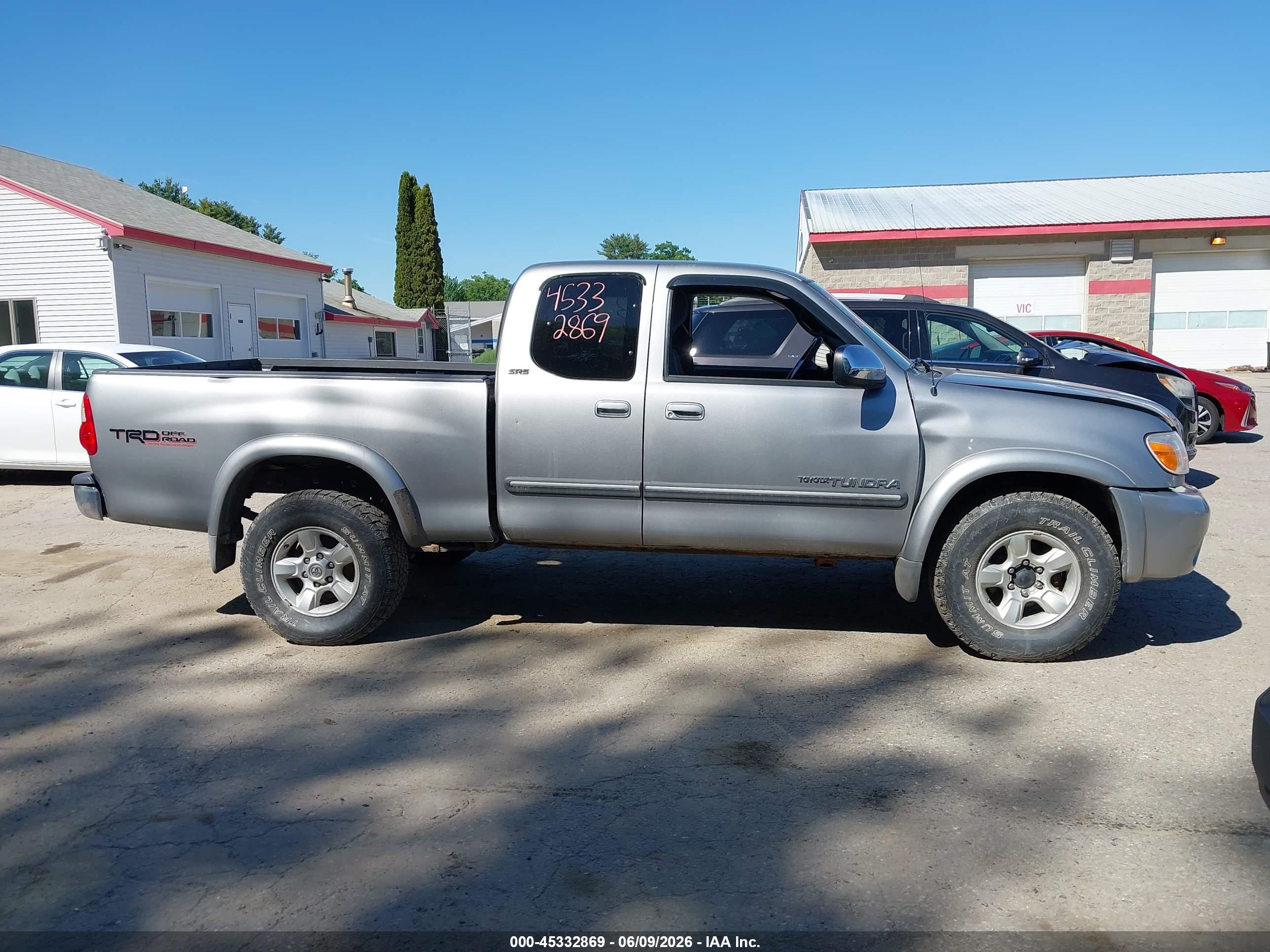 2005 Toyota Tundra Sr5 V8 Silver vin: 5TBBT44135S469557