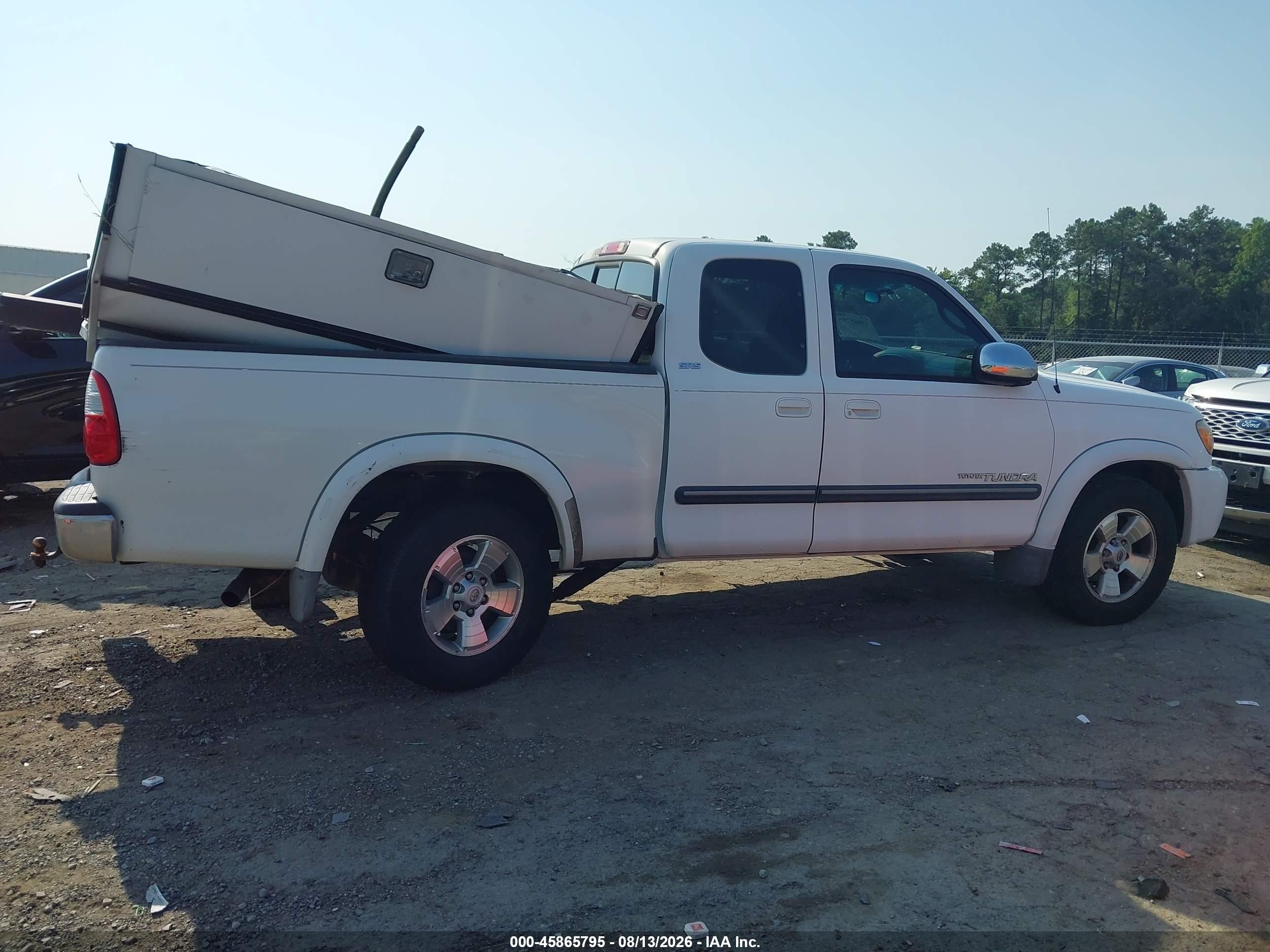 2005 Toyota Tundra Sr5 V8 White vin: 5TBBT44135S469977