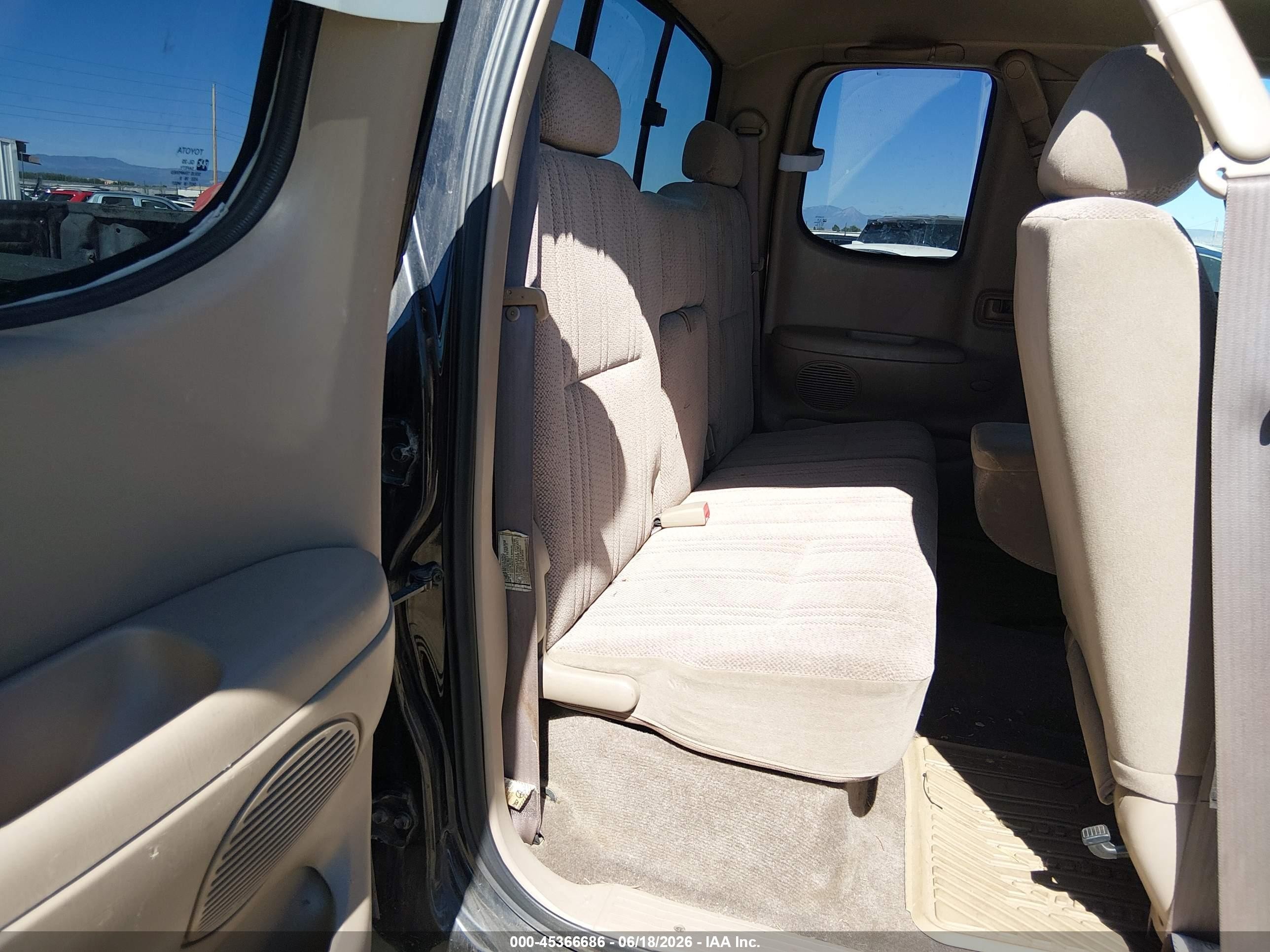 2000 Toyota Tundra Sr5 V8 Black vin: 5TBBT4413YS018388