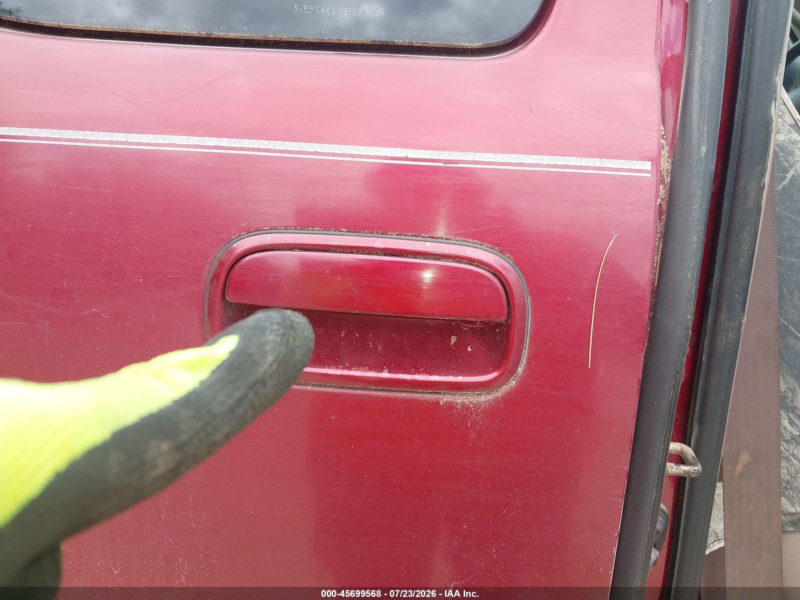 2002 Toyota Tundra Sr5 V8 Red vin: 5TBBT44142S220485