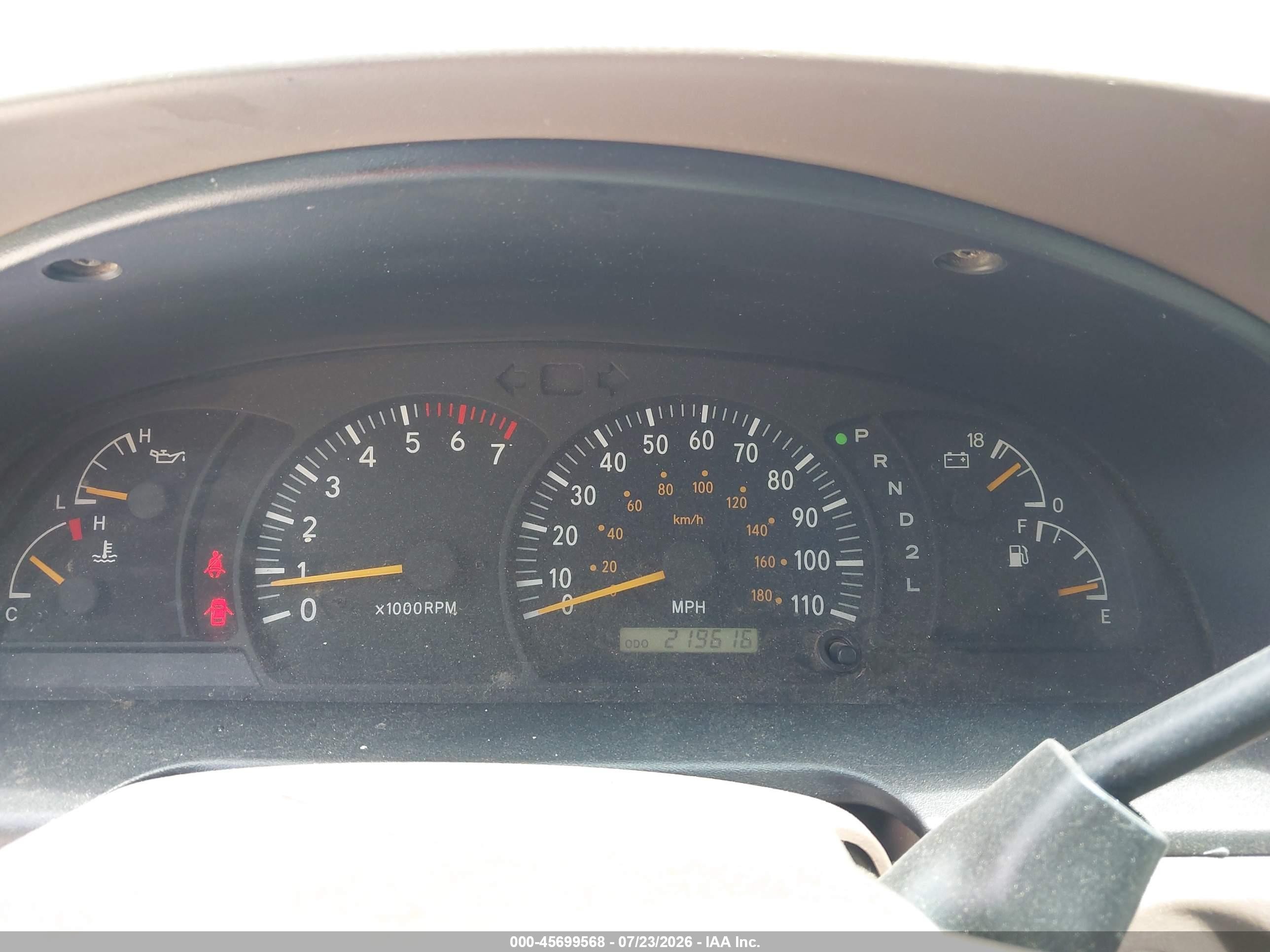 2002 Toyota Tundra Sr5 V8 Red vin: 5TBBT44142S220485